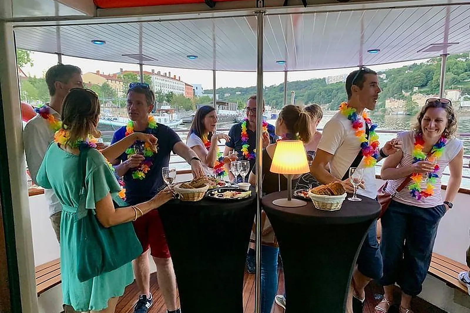 Lieux événementiels, BATEAU LE VAPORETTO