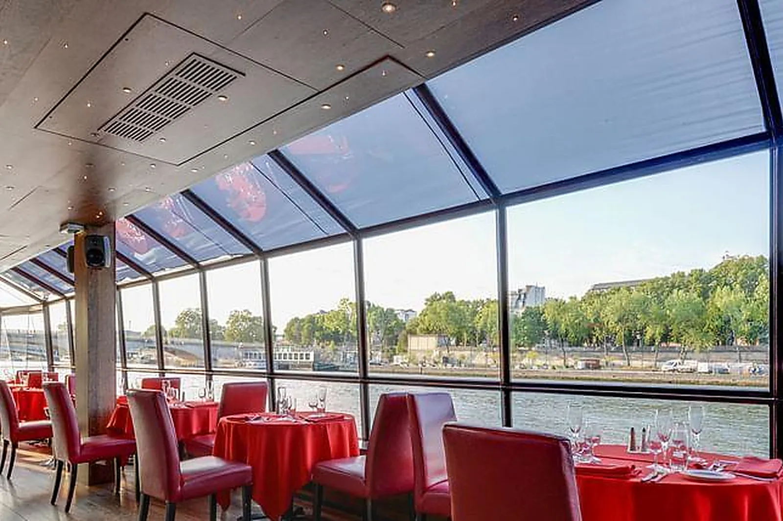 Lieux événementiels, BATEAUX-MOUCHES - LA PATACHE