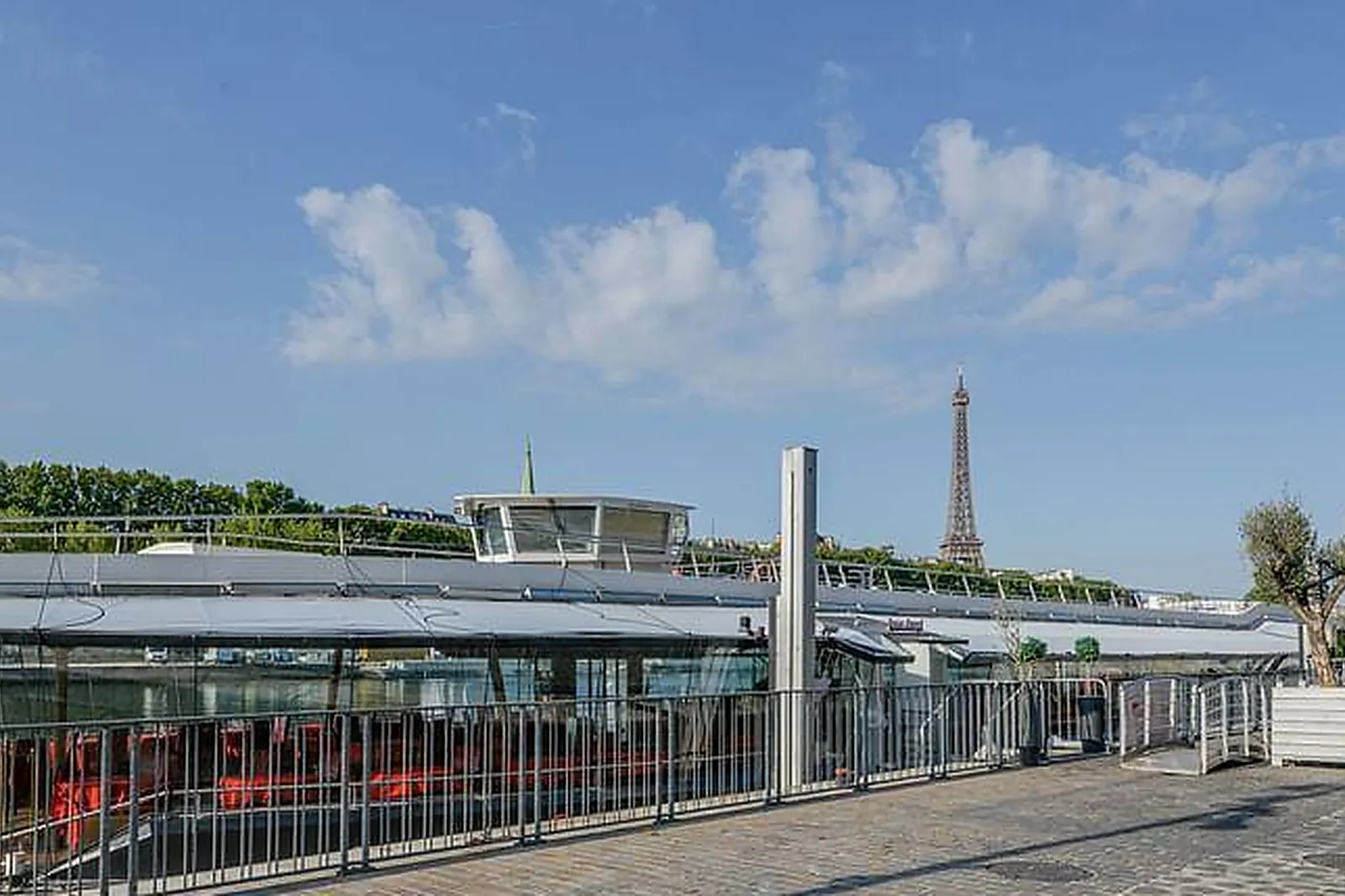 Lieux événementiels, BATEAUX-MOUCHES - LE JEAN BRUEL