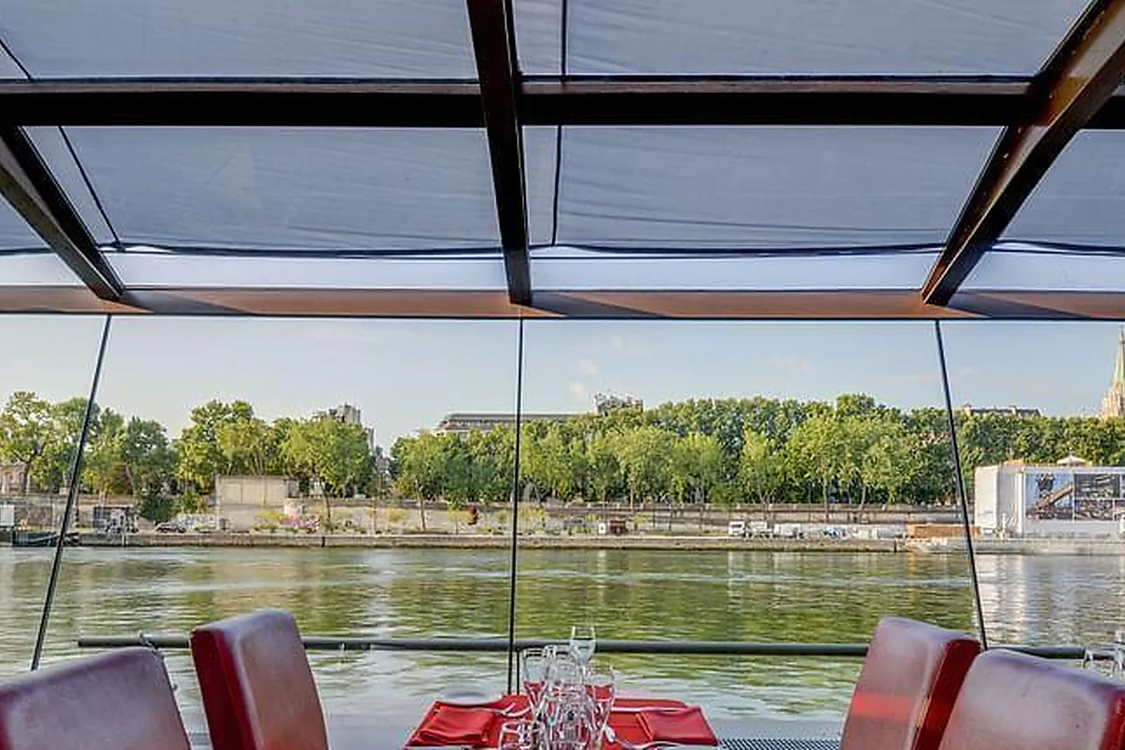 Lieux événementiels, BATEAUX-MOUCHES - LE JEAN BRUEL