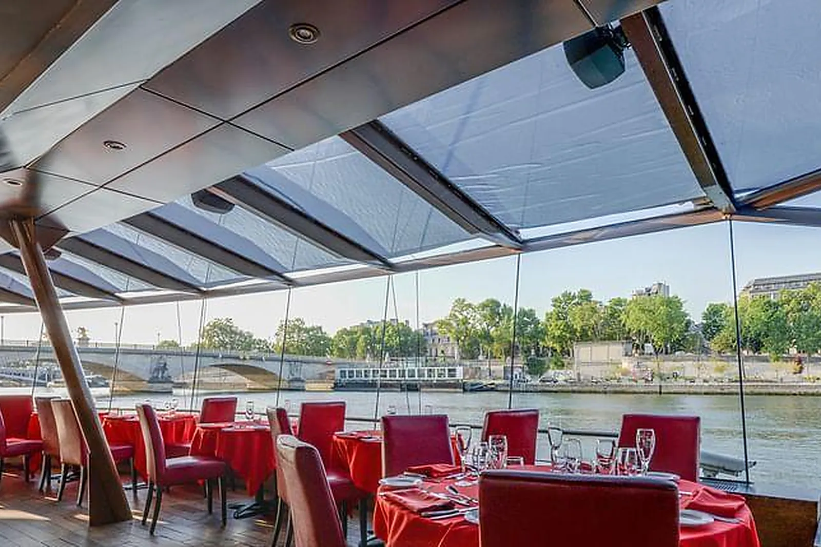 Lieux événementiels, BATEAUX-MOUCHES - LE JEAN BRUEL