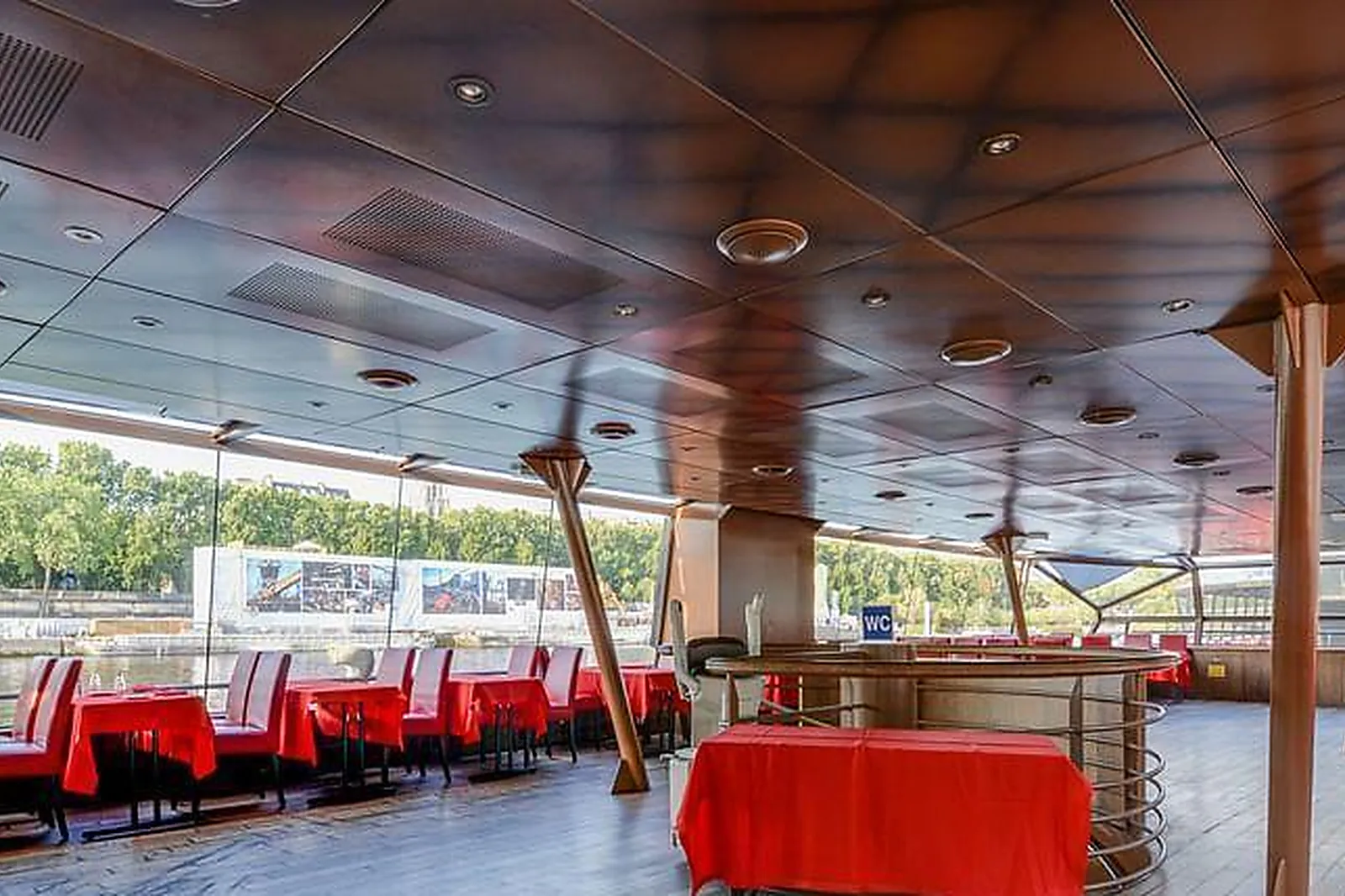 Lieux événementiels, BATEAUX-MOUCHES - LE JEAN BRUEL