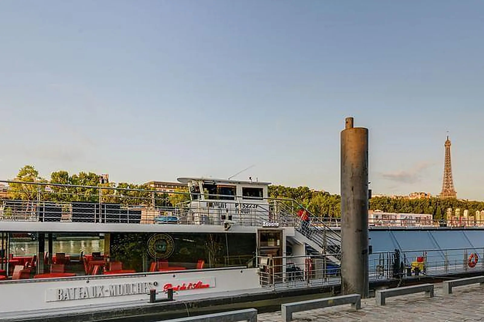 Lieux événementiels, BATEAUX-MOUCHES - LE ZOUAVE