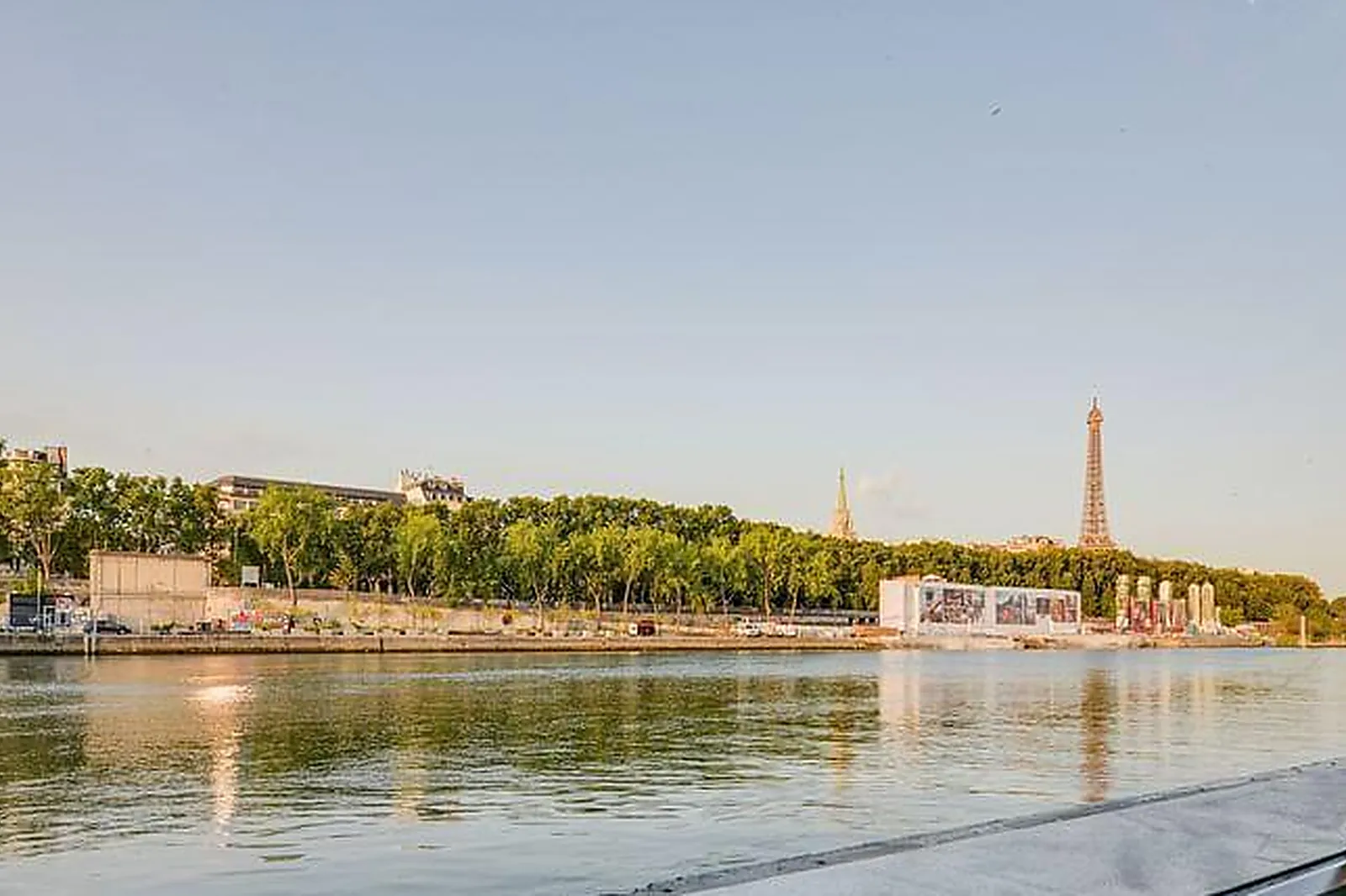 Lieux événementiels, BATEAUX-MOUCHES - LE ZOUAVE