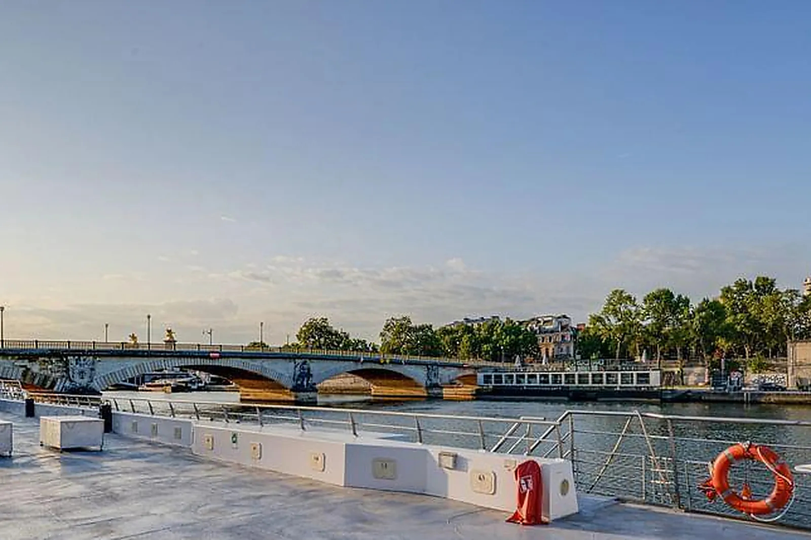 Lieux événementiels, BATEAUX-MOUCHES - LE ZOUAVE