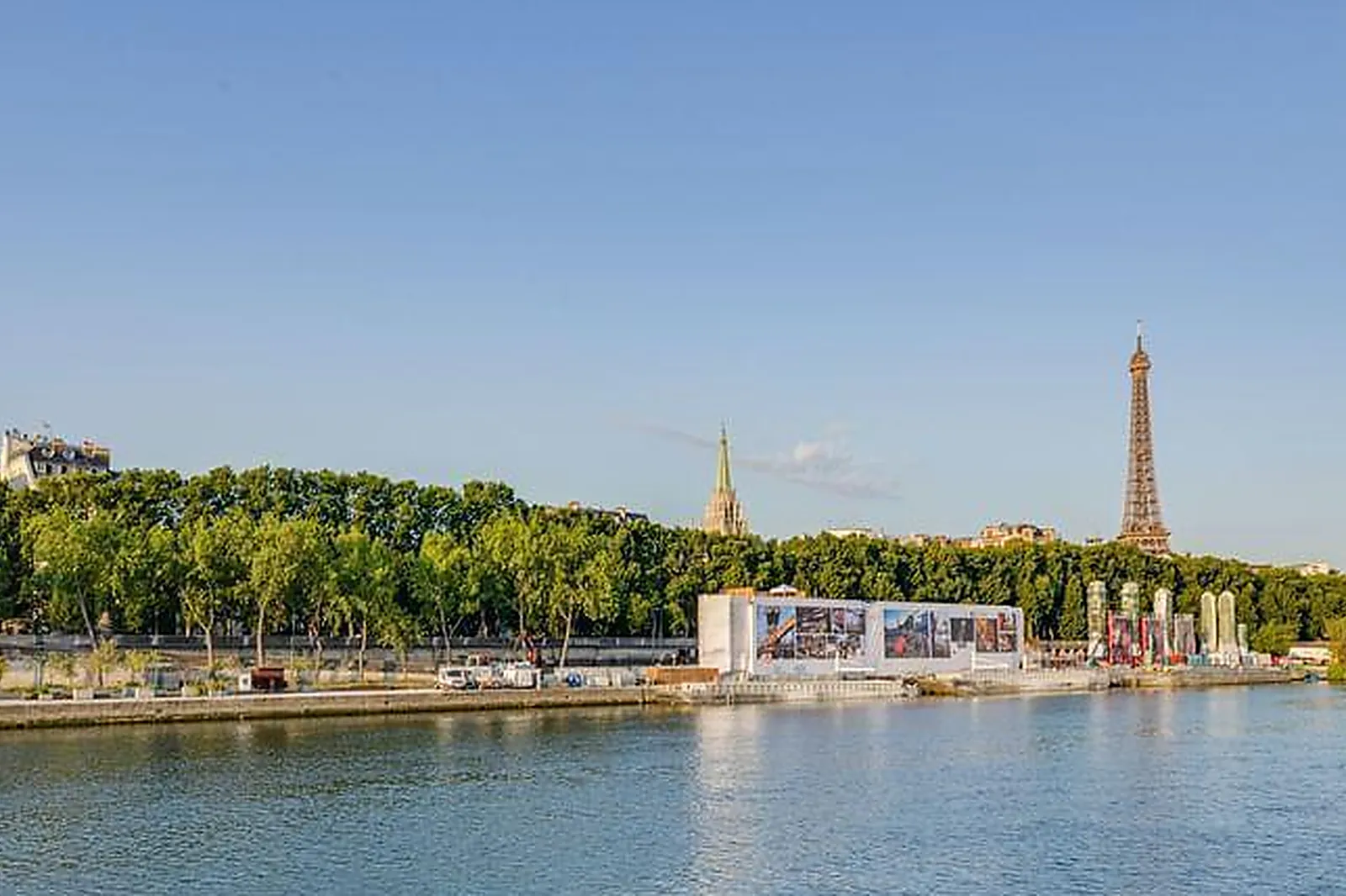 Lieux événementiels, BATEAUX-MOUCHES - LE ZOUAVE