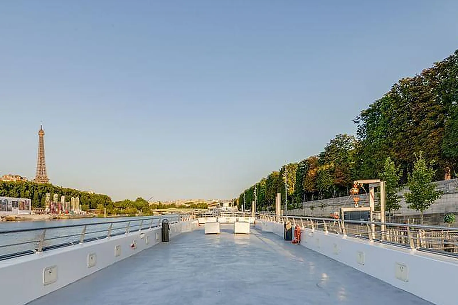 Lieux événementiels, BATEAUX-MOUCHES - LE ZOUAVE