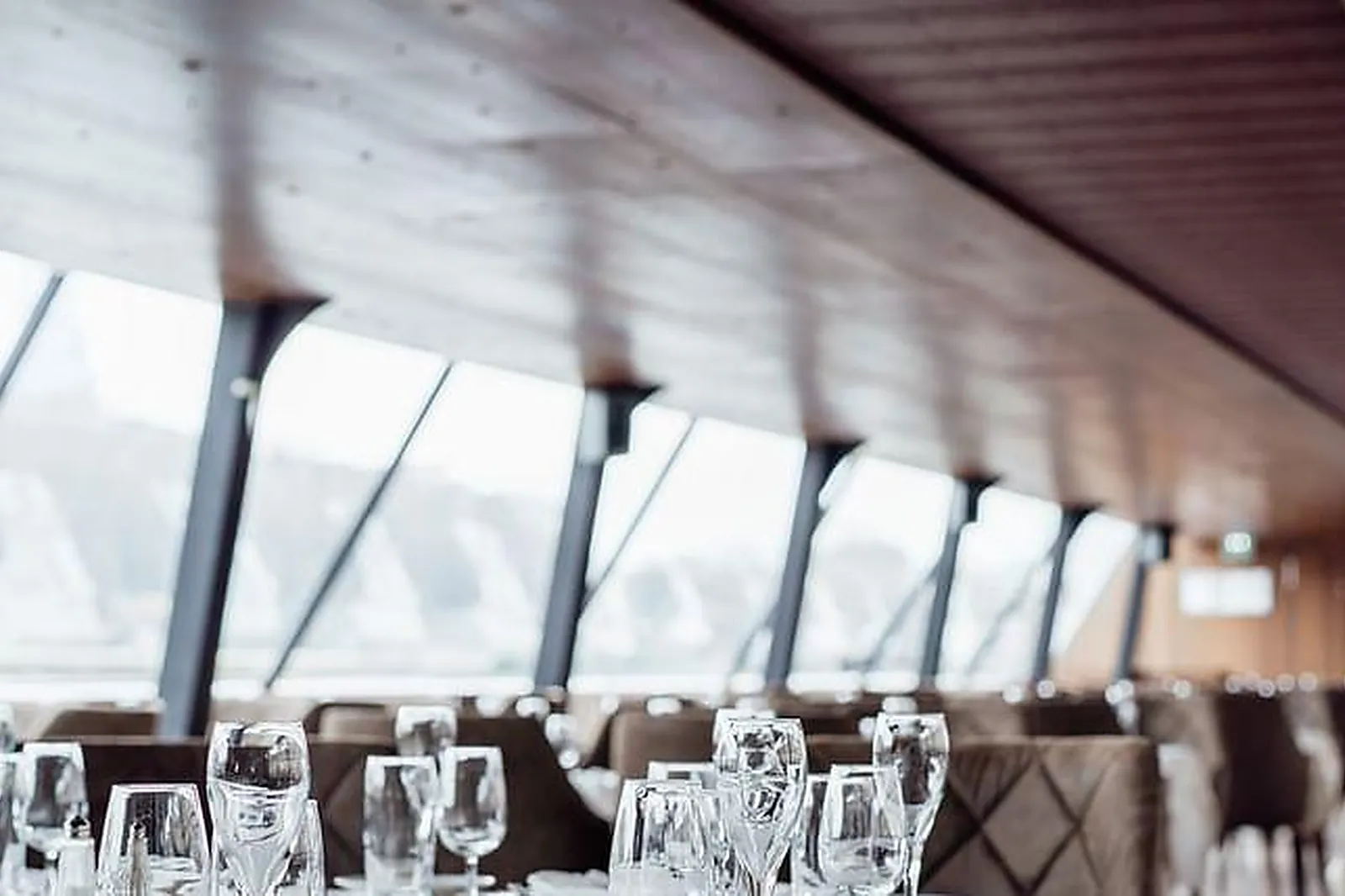 Lieux événementiels, BATEAUX-MOUCHES - LE ZOUAVE