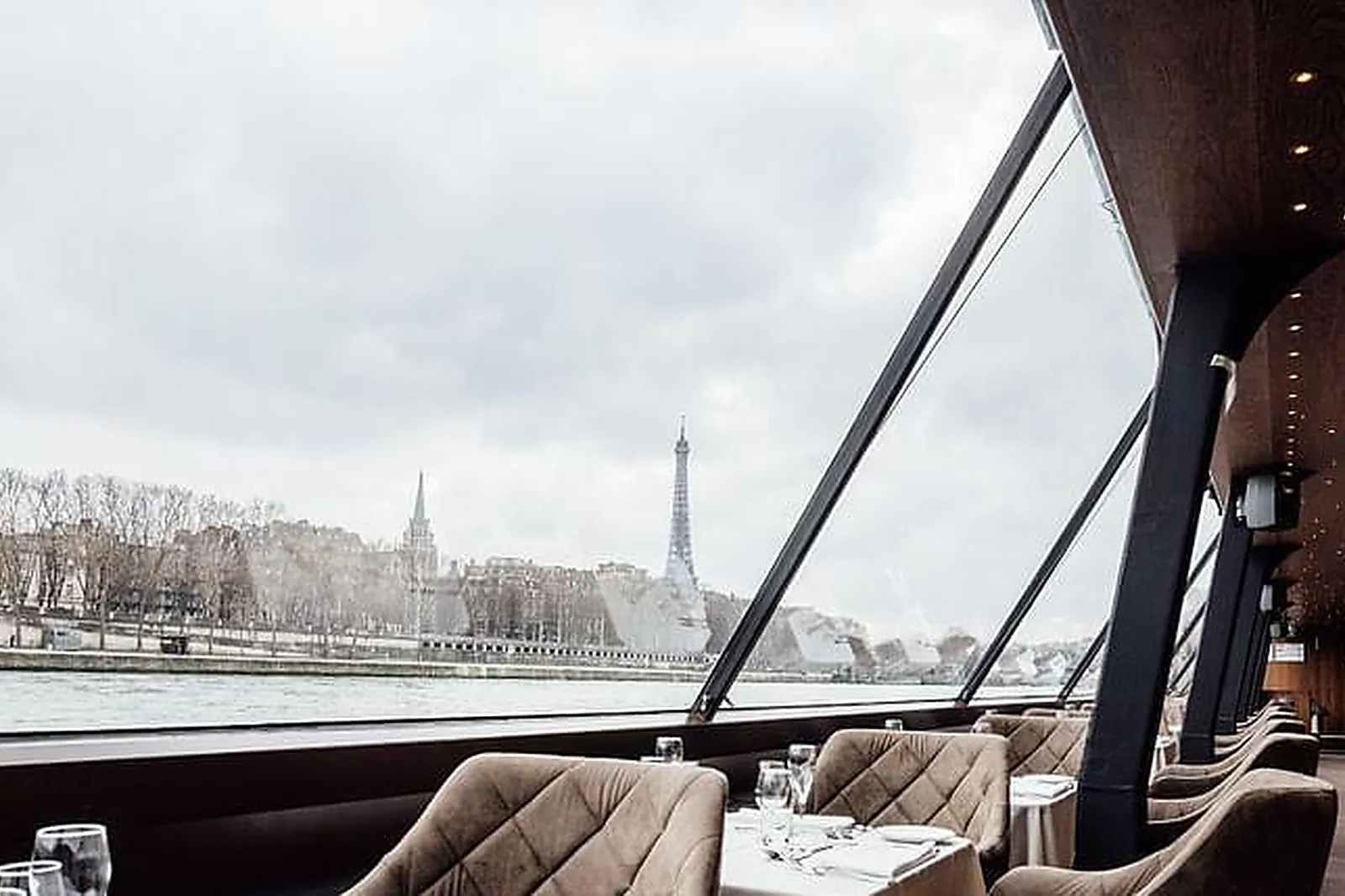 Lieux événementiels, BATEAUX-MOUCHES - LE ZOUAVE