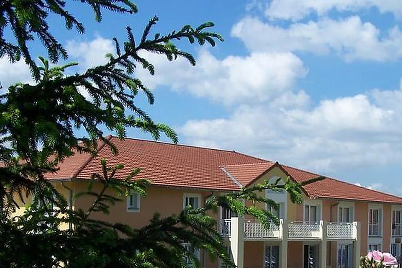 Lieux événementiels, BEST WESTERN GOLF D'ALBON ***