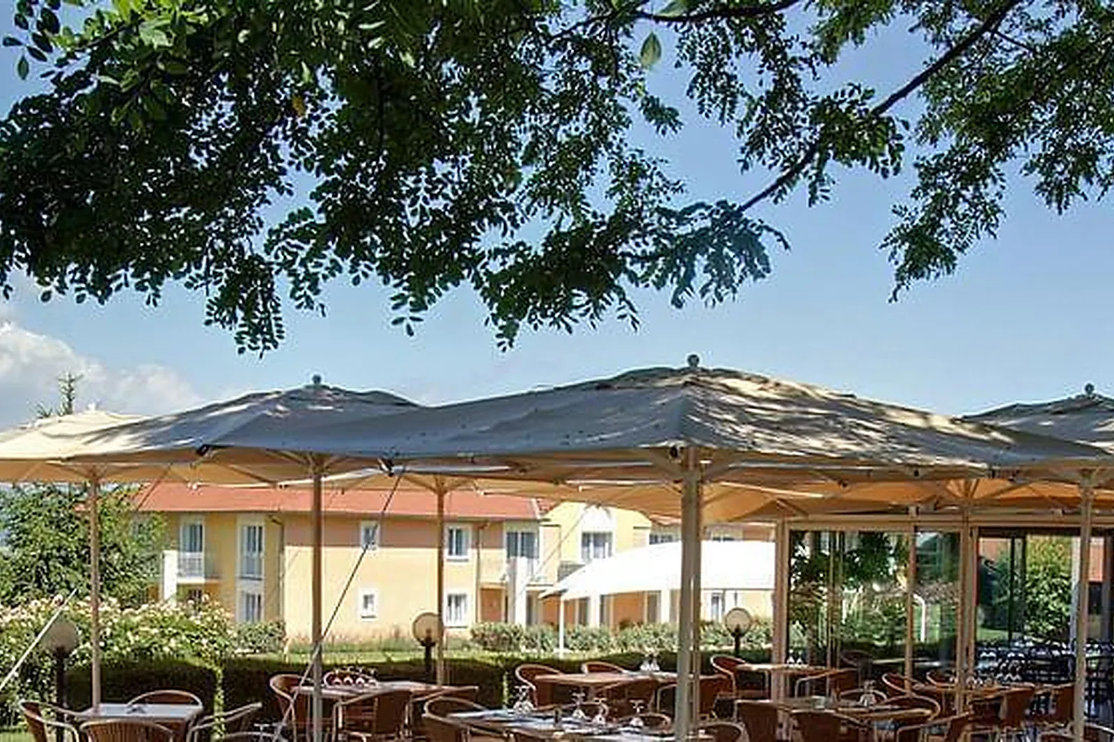 Lieux événementiels, BEST WESTERN GOLF D'ALBON ***