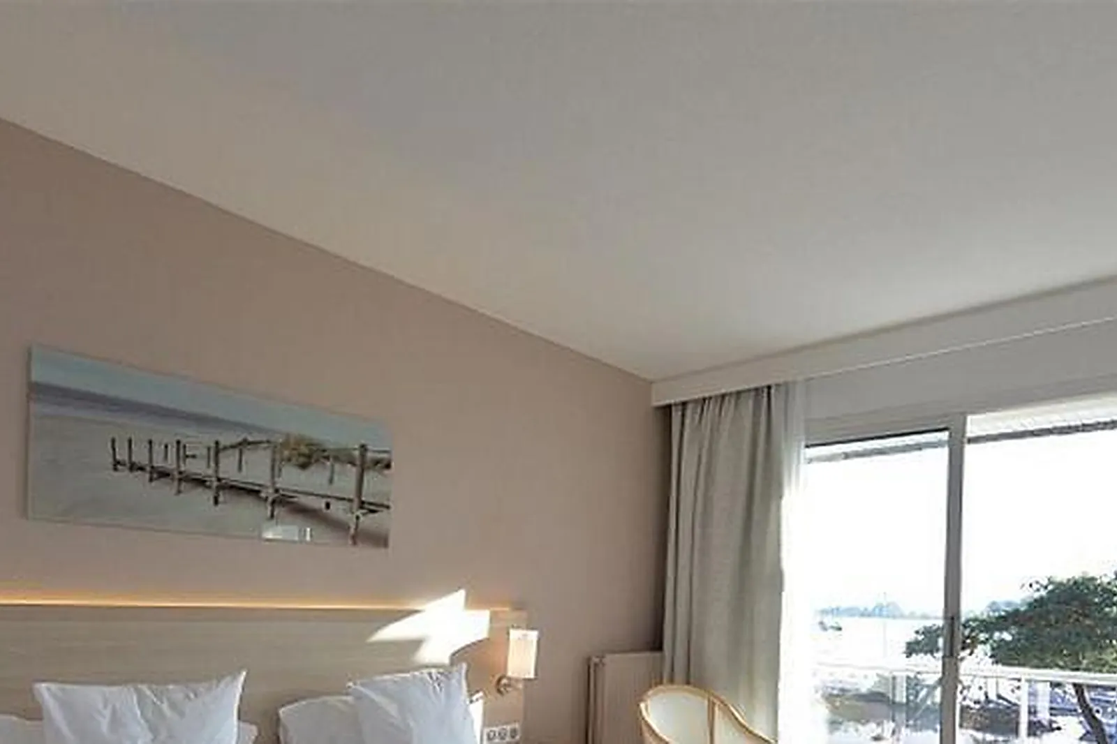 Lieux événementiels, BEST WESTERN HÔTEL LE ROOF ***