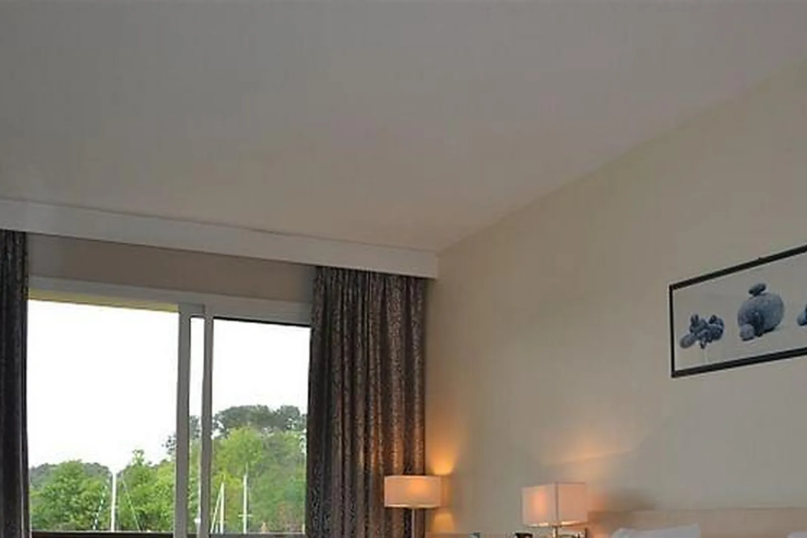 Lieux événementiels, BEST WESTERN HÔTEL LE ROOF ***