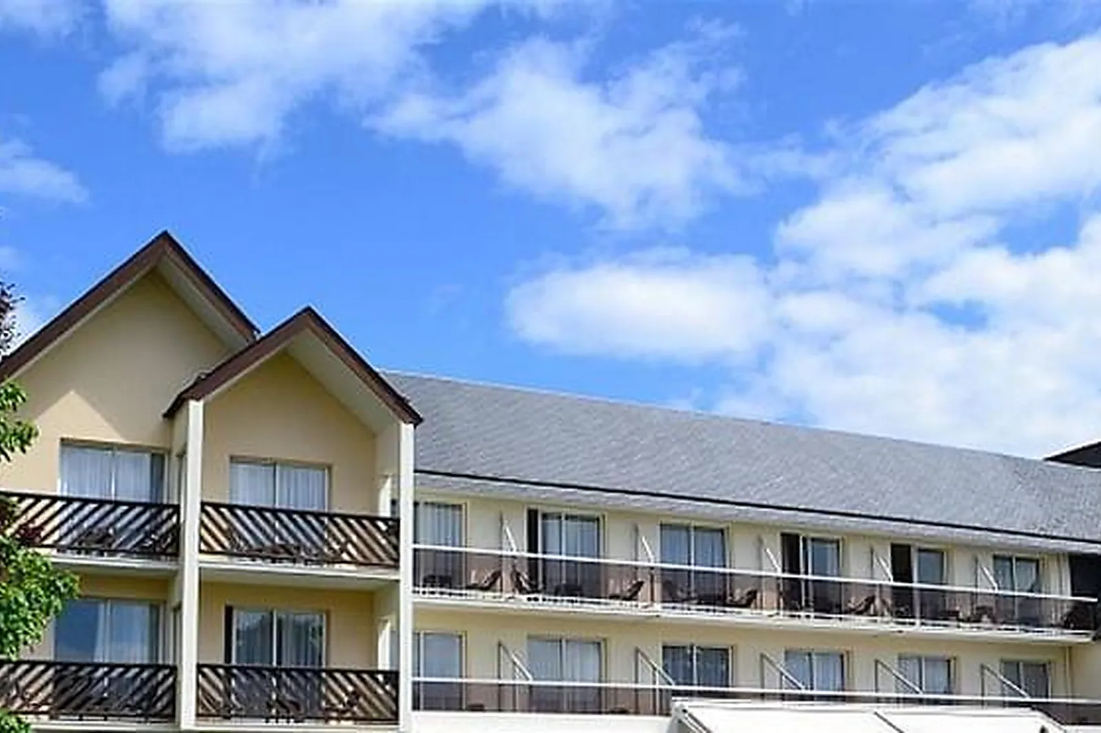 Lieux événementiels, BEST WESTERN HÔTEL LE ROOF ***