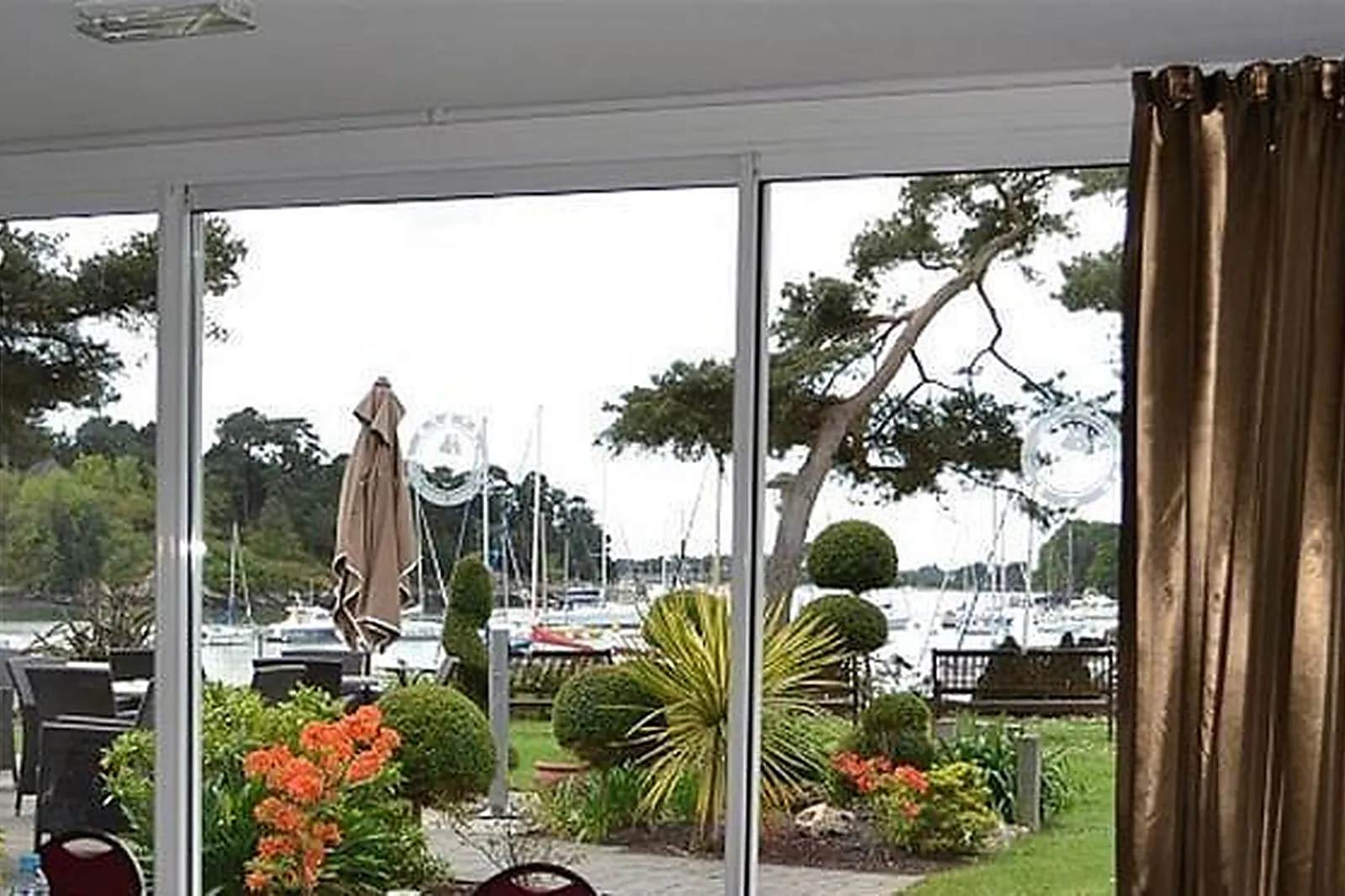 Lieux événementiels, BEST WESTERN HÔTEL LE ROOF ***