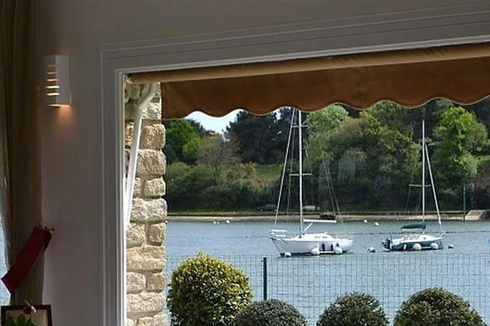 Lieux événementiels, BEST WESTERN HÔTEL LE ROOF ***