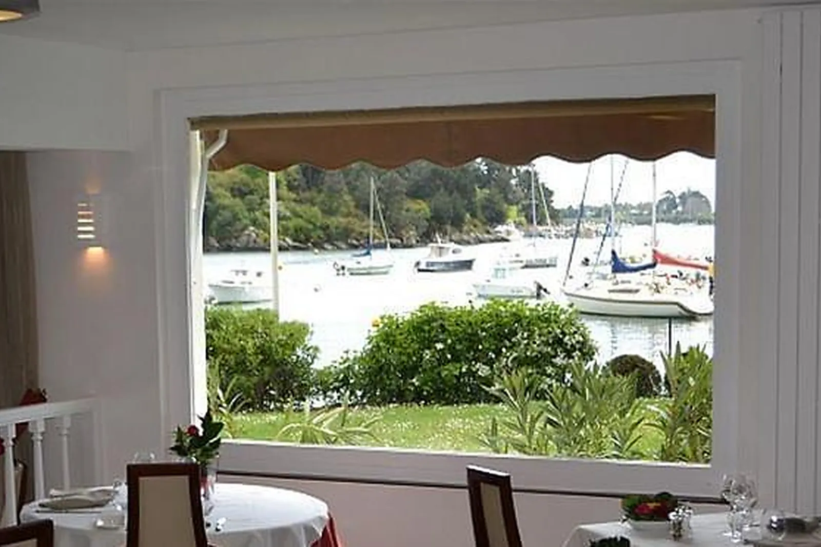 Lieux événementiels, BEST WESTERN HÔTEL LE ROOF ***