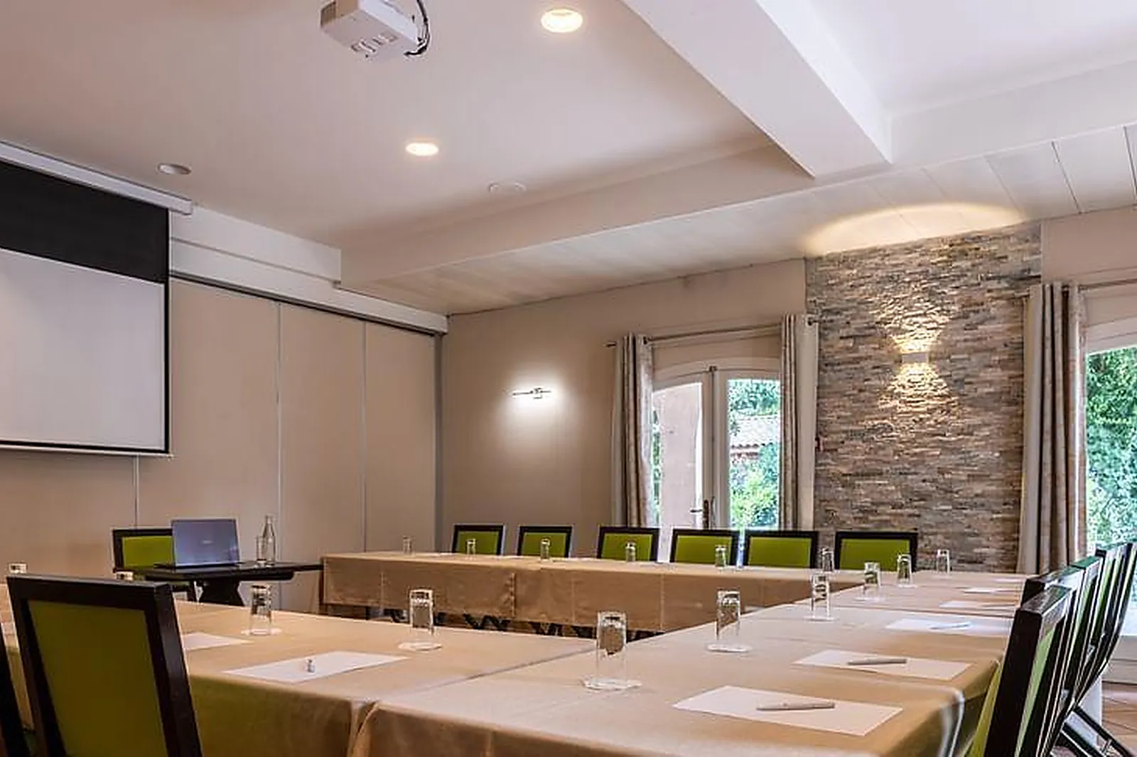 Lieux événementiels, BEST WESTERN L'ORANGERIE ***