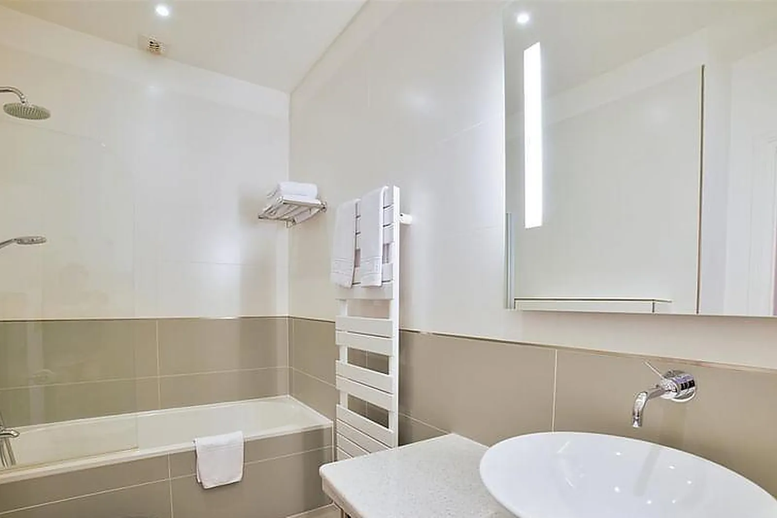 Lieux événementiels, BEST WESTERN LE GRAND HOTEL ****