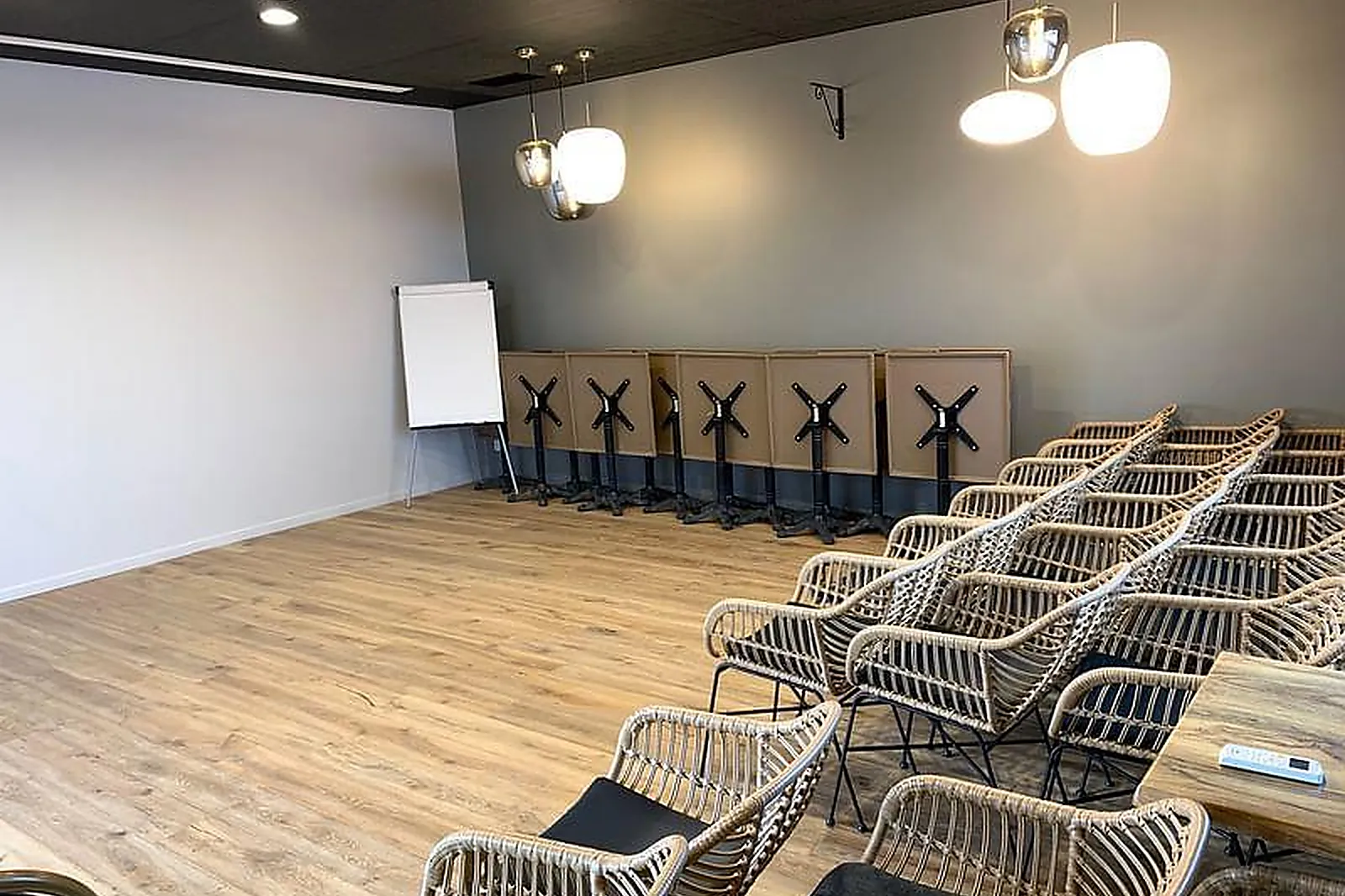 Lieux événementiels, BISTROT L'OLIVIER - SALLE DE RÉUNION