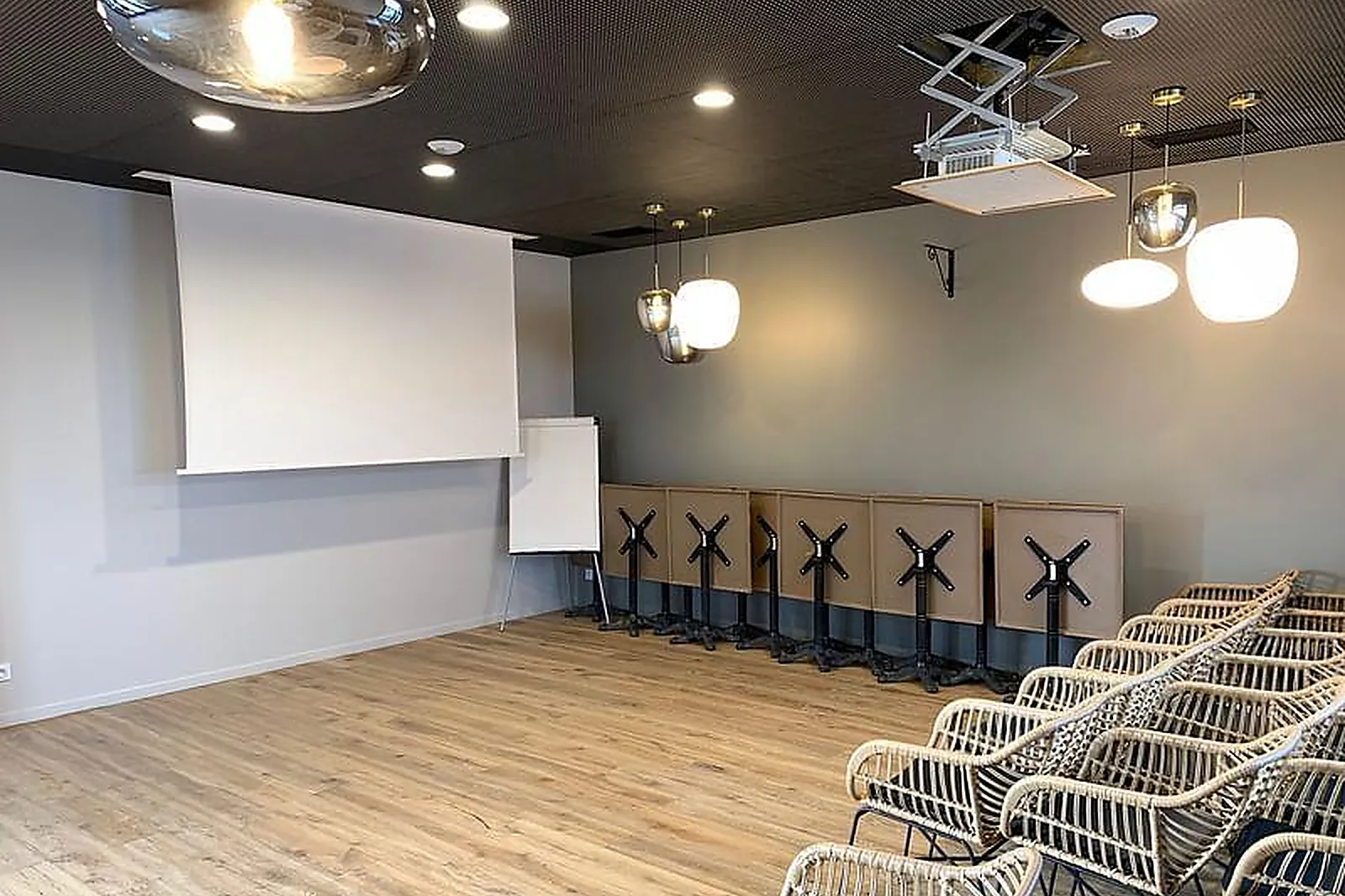 Lieux événementiels, BISTROT L'OLIVIER - SALLE DE RÉUNION