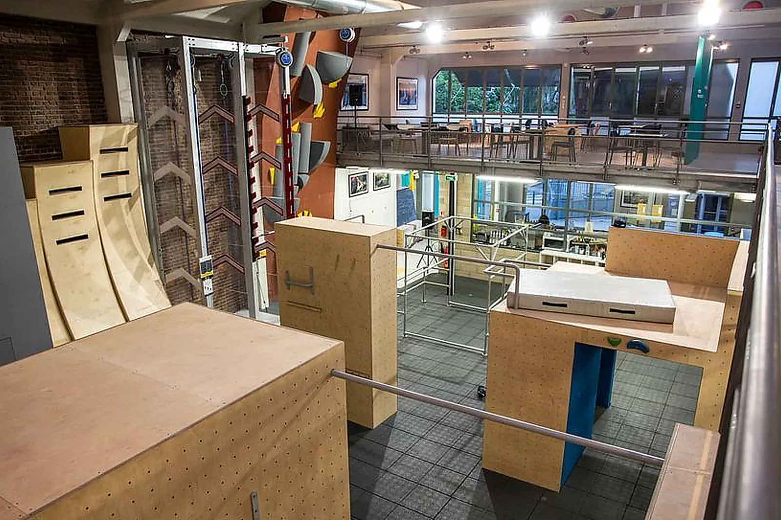 Lieux événementiels, LE REFLET