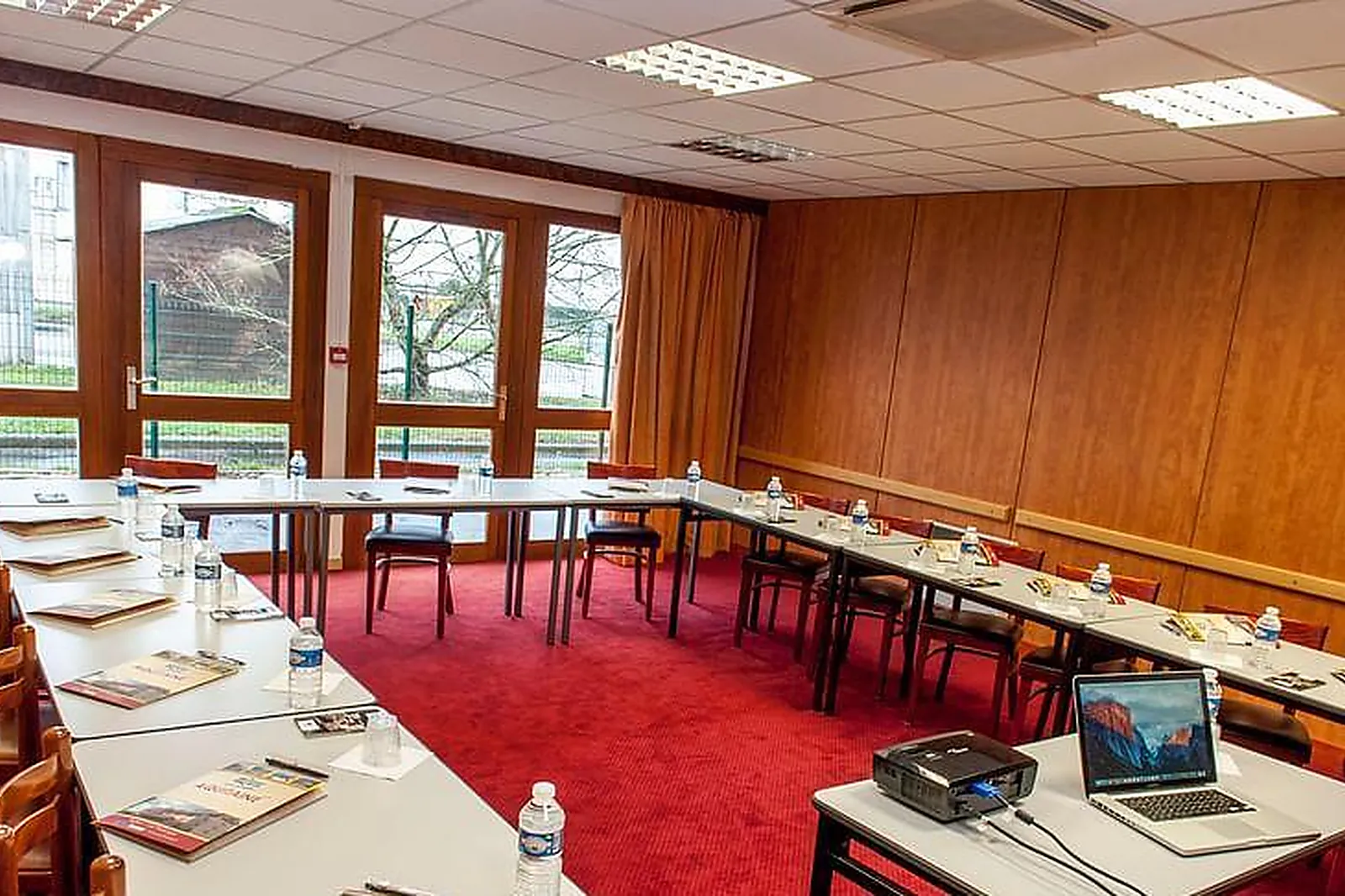 Lieux événementiels, BRIT HOTEL AGEN – L’AQUITAINE ***