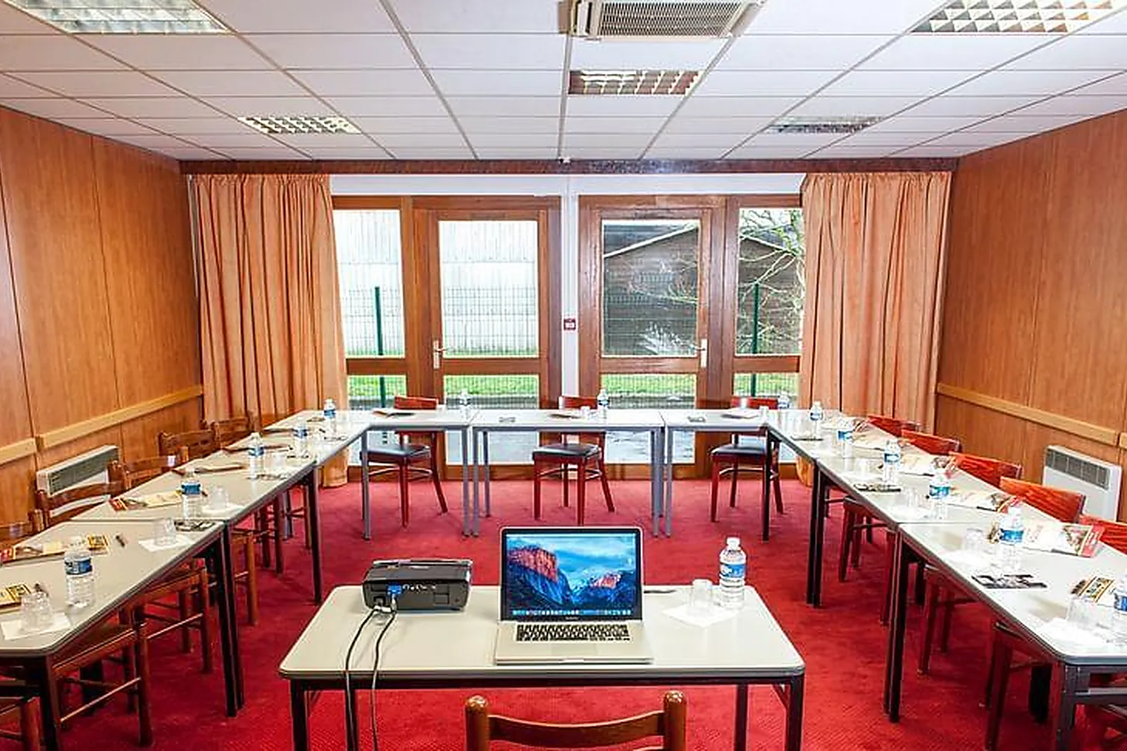 Lieux événementiels, BRIT HOTEL AGEN – L’AQUITAINE ***