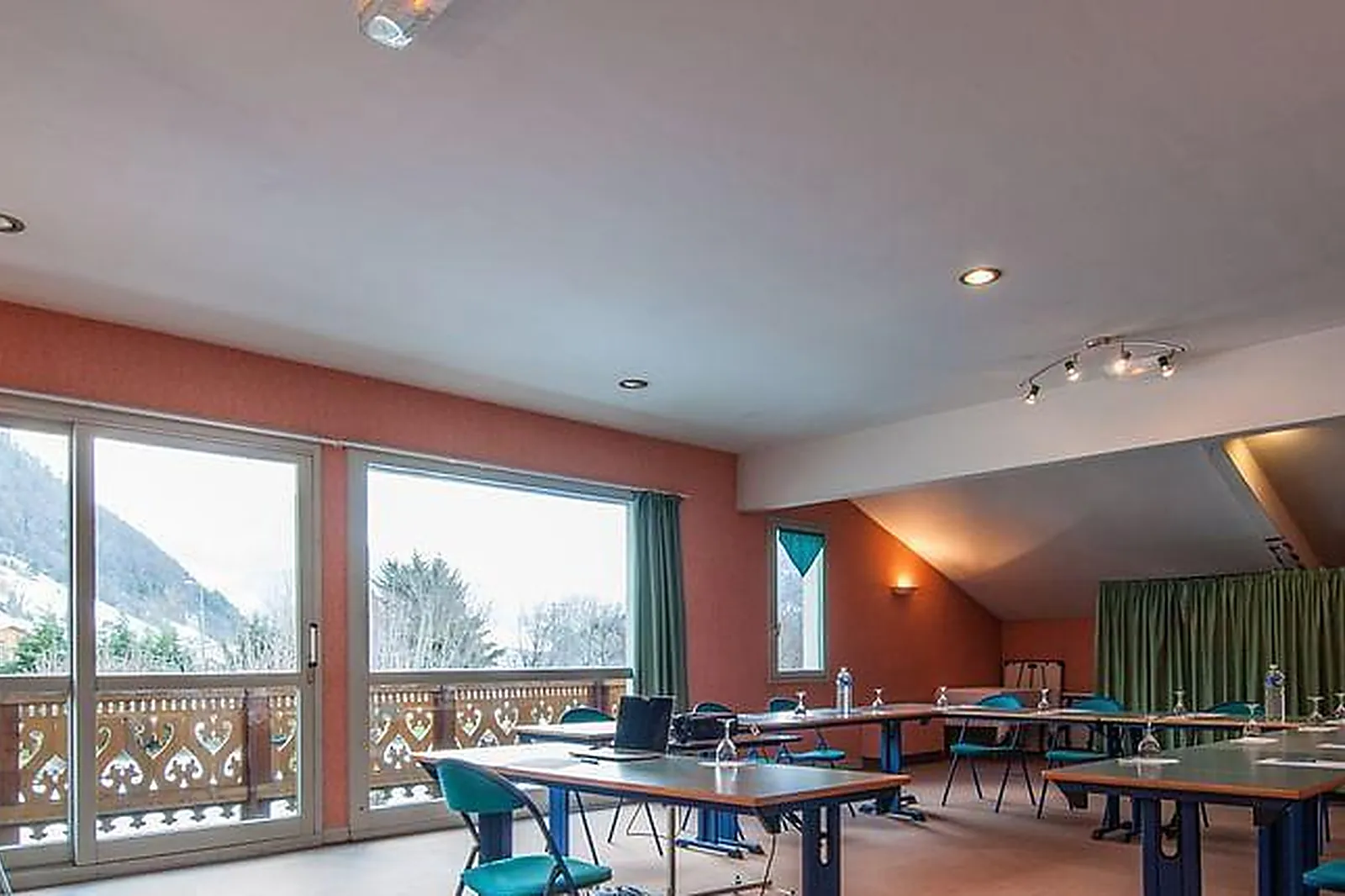 Lieux événementiels, LE VILLAGE AUTO