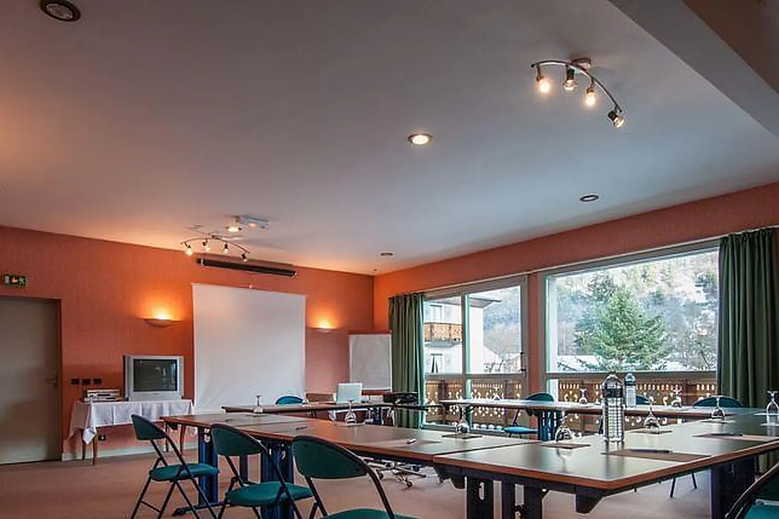 Lieux événementiels, LE VILLAGE AUTO