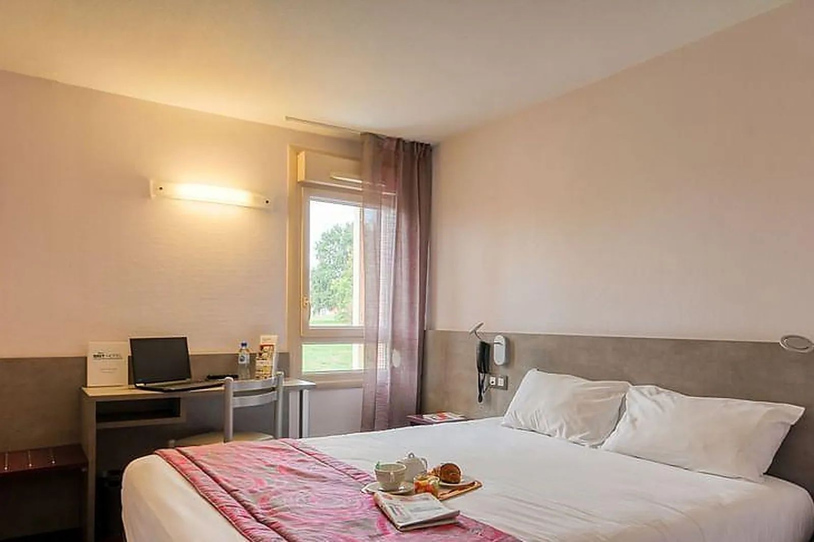 Lieux événementiels, BRIT HOTEL LES EVENS *** LE MANS SAINT SATURNIN