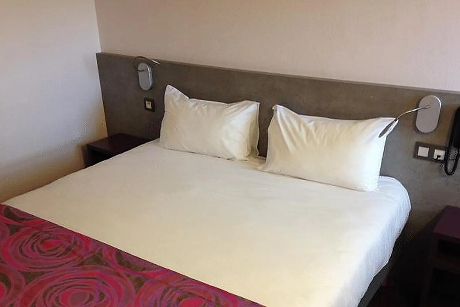 Lieux événementiels, BRIT HOTEL LES EVENS *** LE MANS SAINT SATURNIN