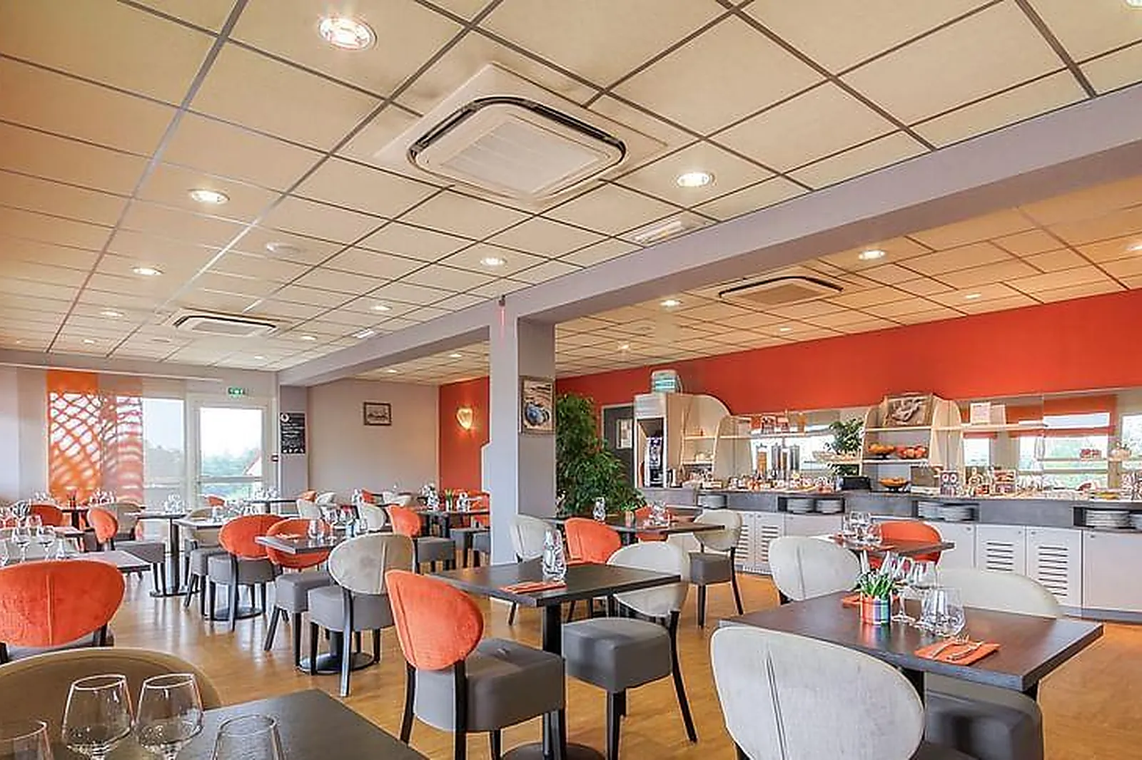 Lieux événementiels, BRIT HOTEL LES EVENS *** LE MANS SAINT SATURNIN