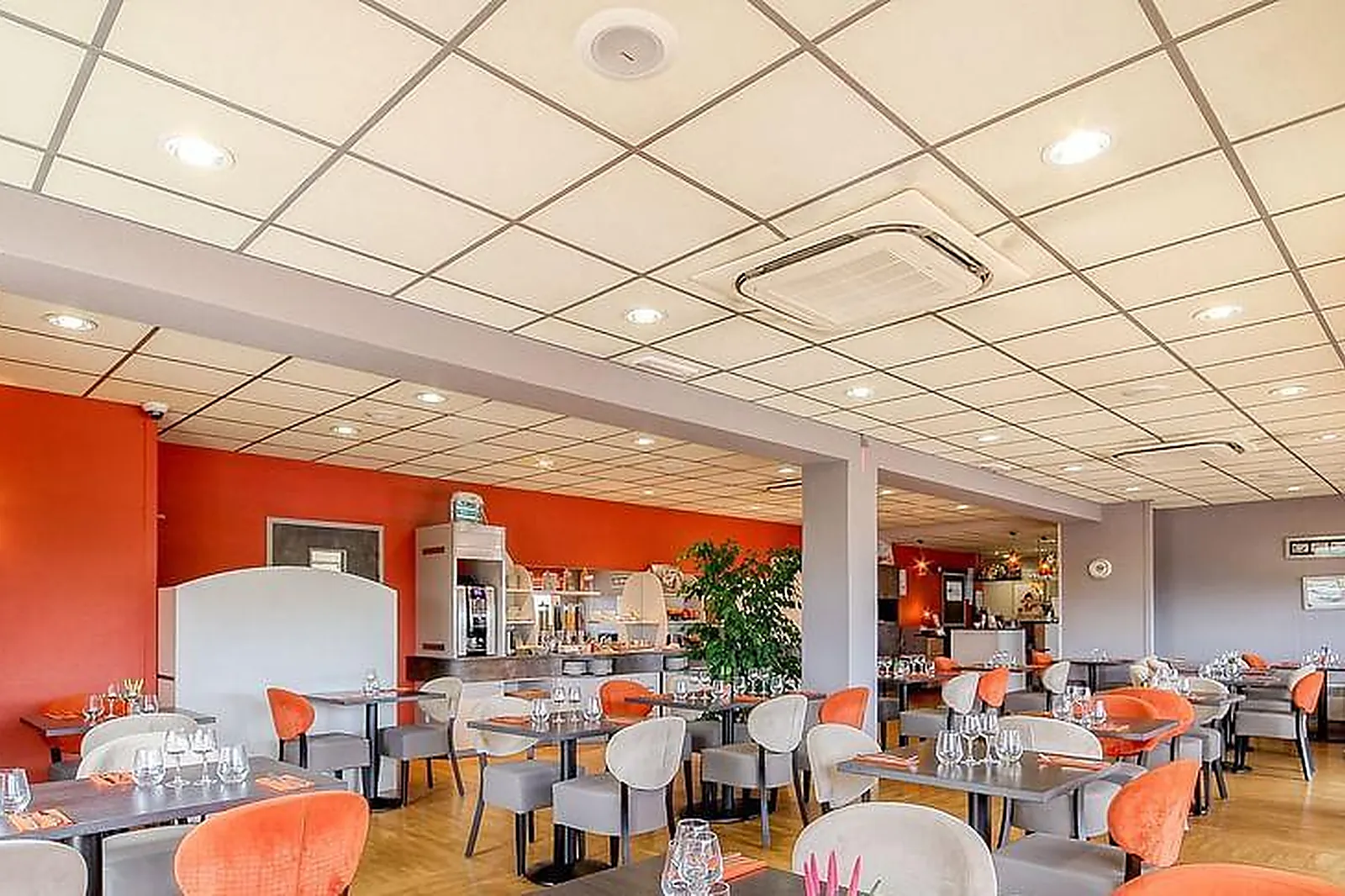 Lieux événementiels, BRIT HOTEL LES EVENS *** LE MANS SAINT SATURNIN