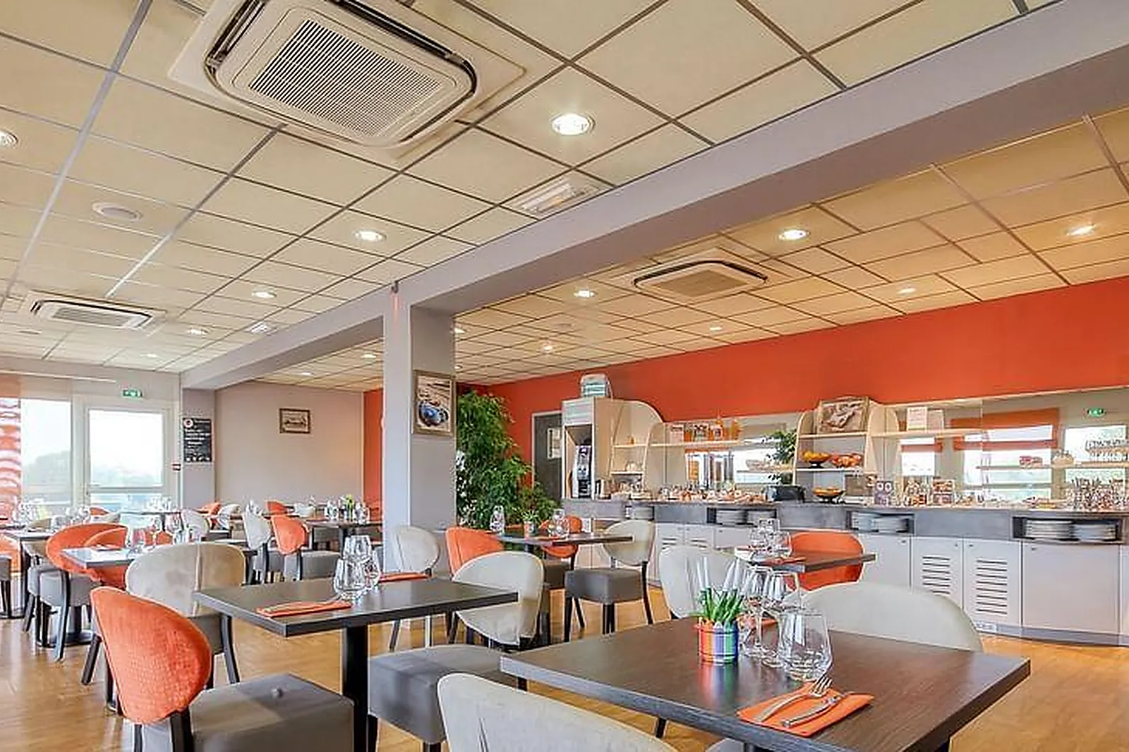 Lieux événementiels, BRIT HOTEL LES EVENS *** LE MANS SAINT SATURNIN