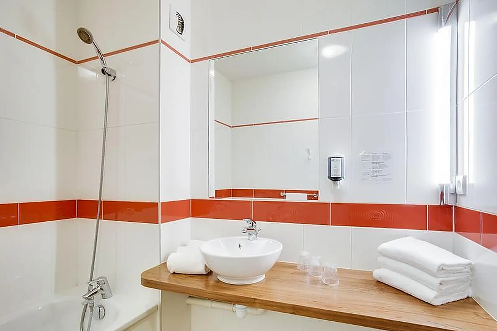 Lieux événementiels, BRIT HOTEL LESSAY - LA CÔTE DES HAVRES***