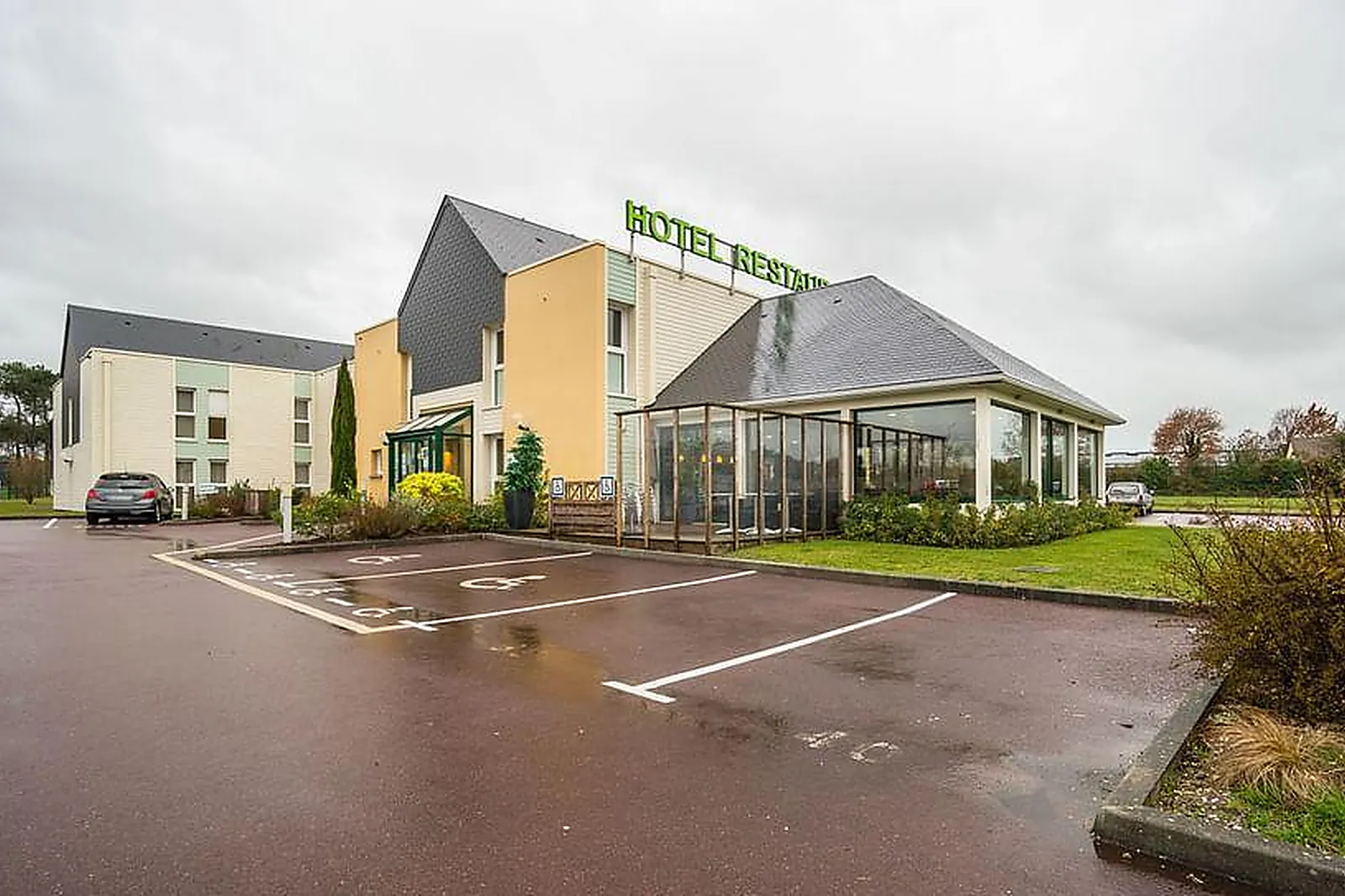 Lieux événementiels, BRIT HOTEL LESSAY - LA CÔTE DES HAVRES***