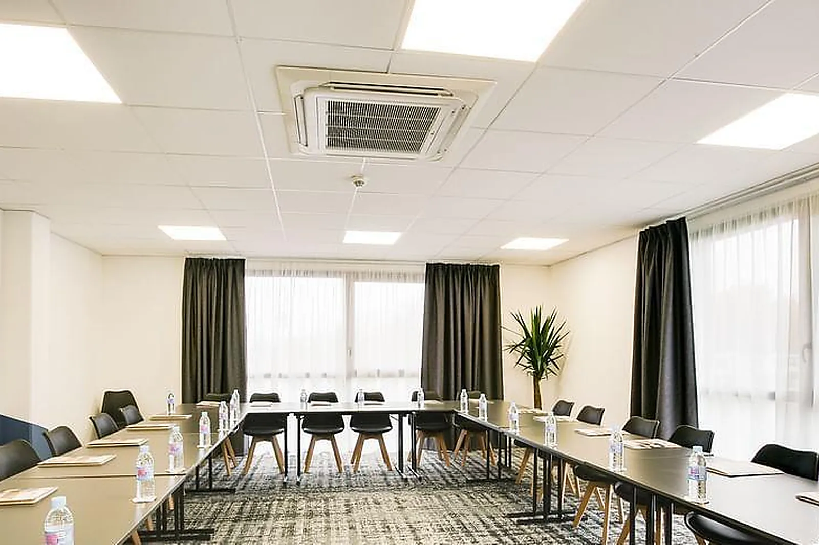 Lieux événementiels, MORPHOBURO CENTRE D'AFFAIRES - SALLE JALLAS