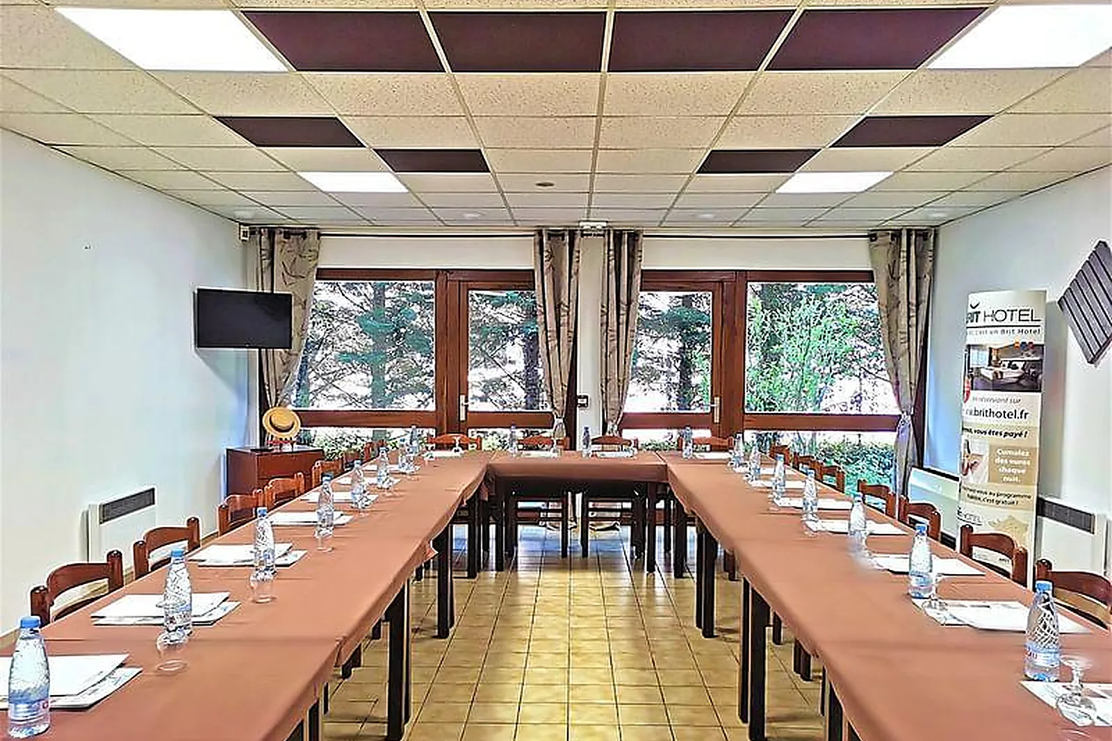 Lieux événementiels, COWORKING EN FACE DE LA PISCINE