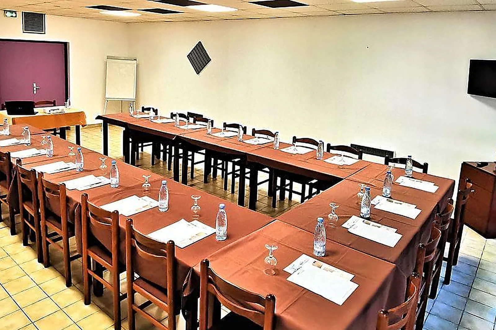 Lieux événementiels, COWORKING EN FACE DE LA PISCINE