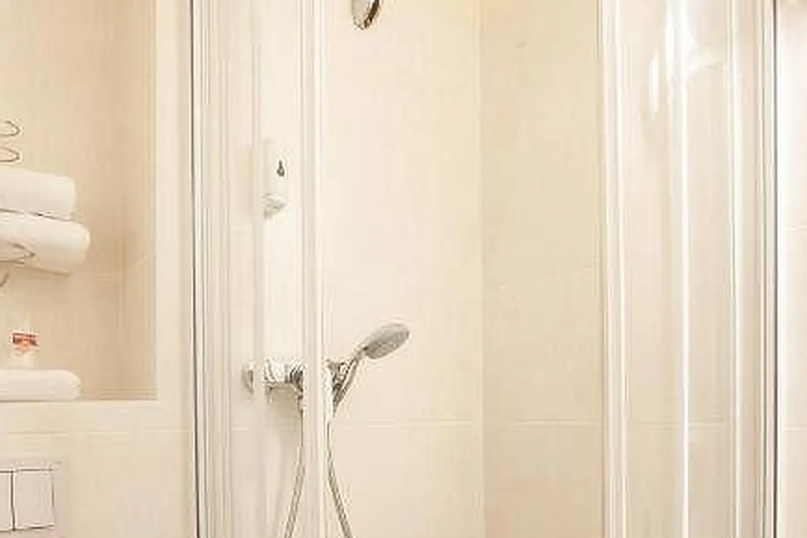 Lieux événementiels, BRIT HOTEL REIMS LA POMPELLE**