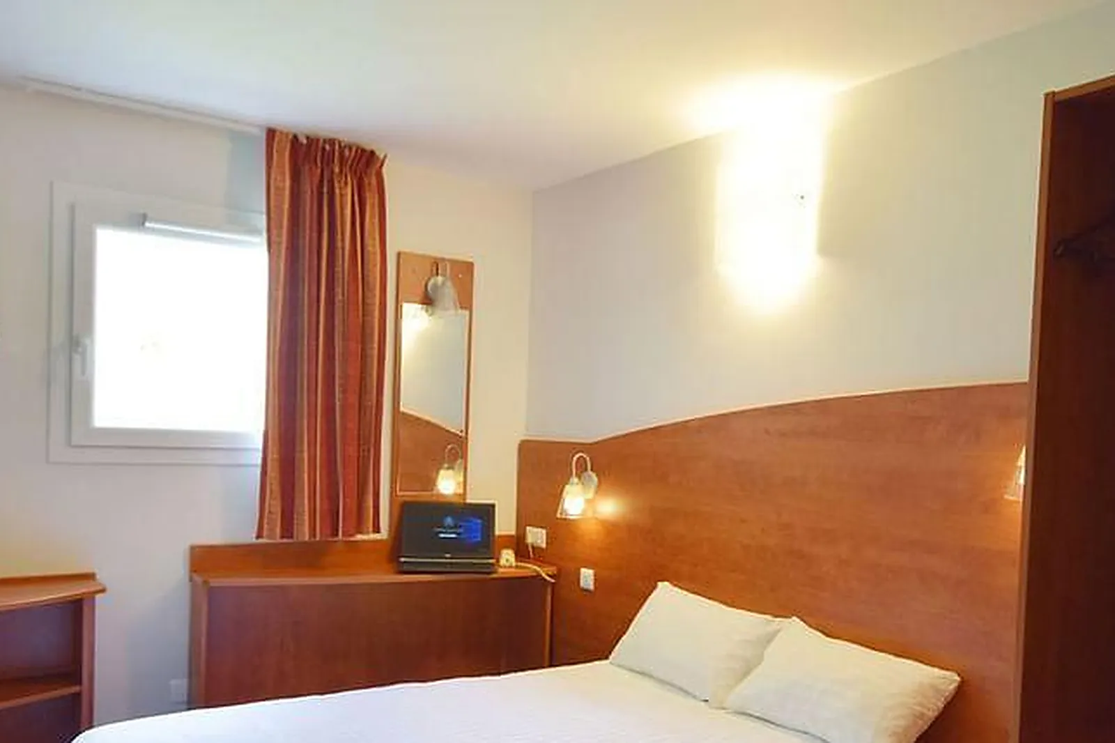 Lieux événementiels, BRIT HOTEL REIMS LA POMPELLE**