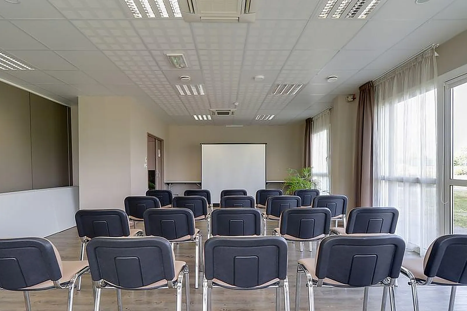 Lieux événementiels, BRIT HOTEL SAINT-MEEN-LE-GRAND L’ADRESSE***