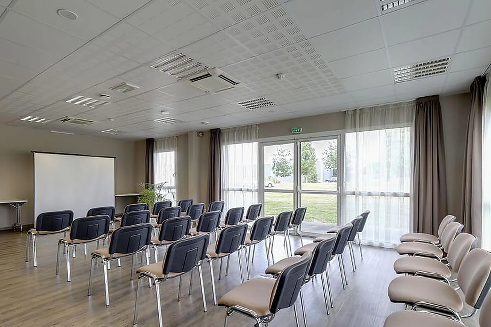 Lieux événementiels, BRIT HOTEL SAINT-MEEN-LE-GRAND L’ADRESSE***