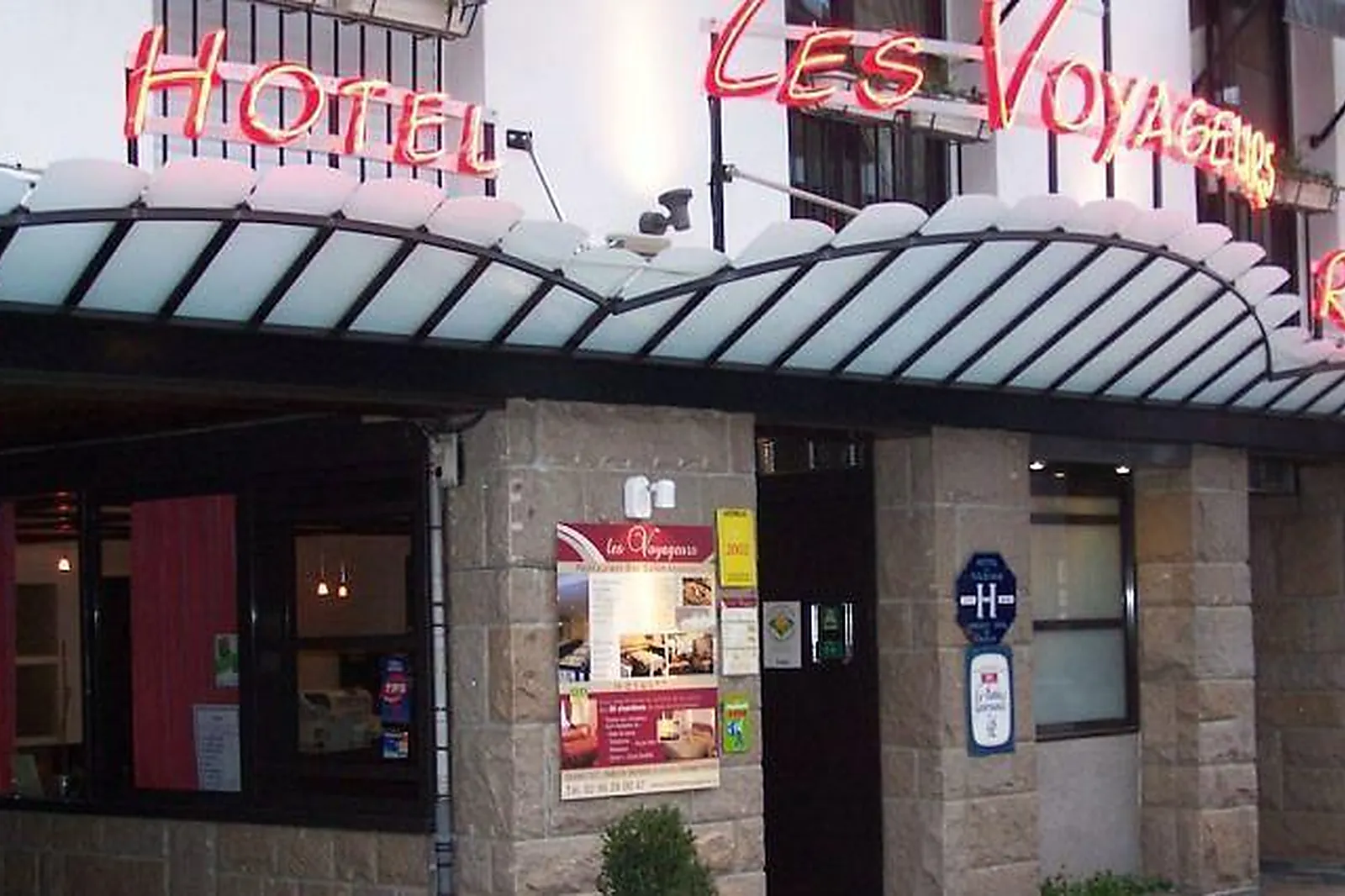 Lieux événementiels, FAKE