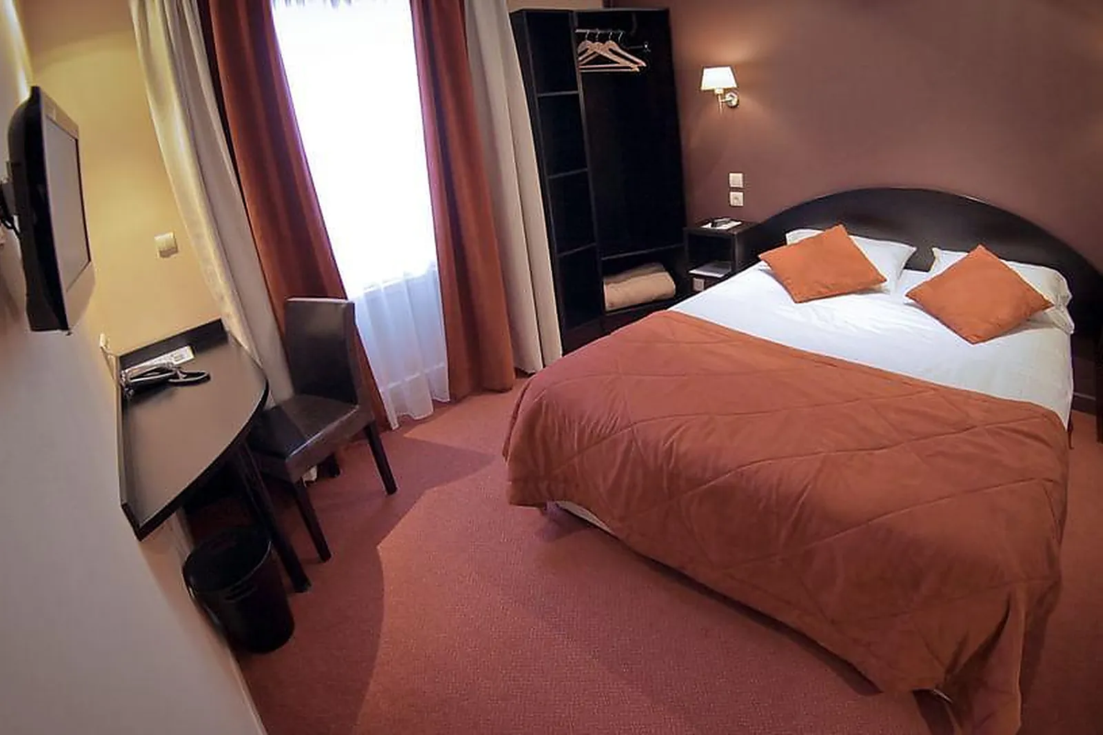 Lieux événementiels, FAKE