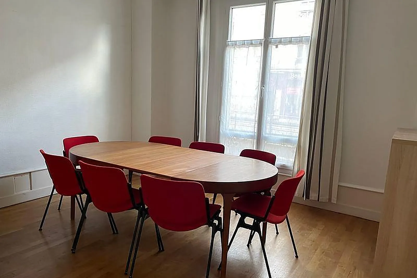 Lieux événementiels, BUREAU PROCHE GARE