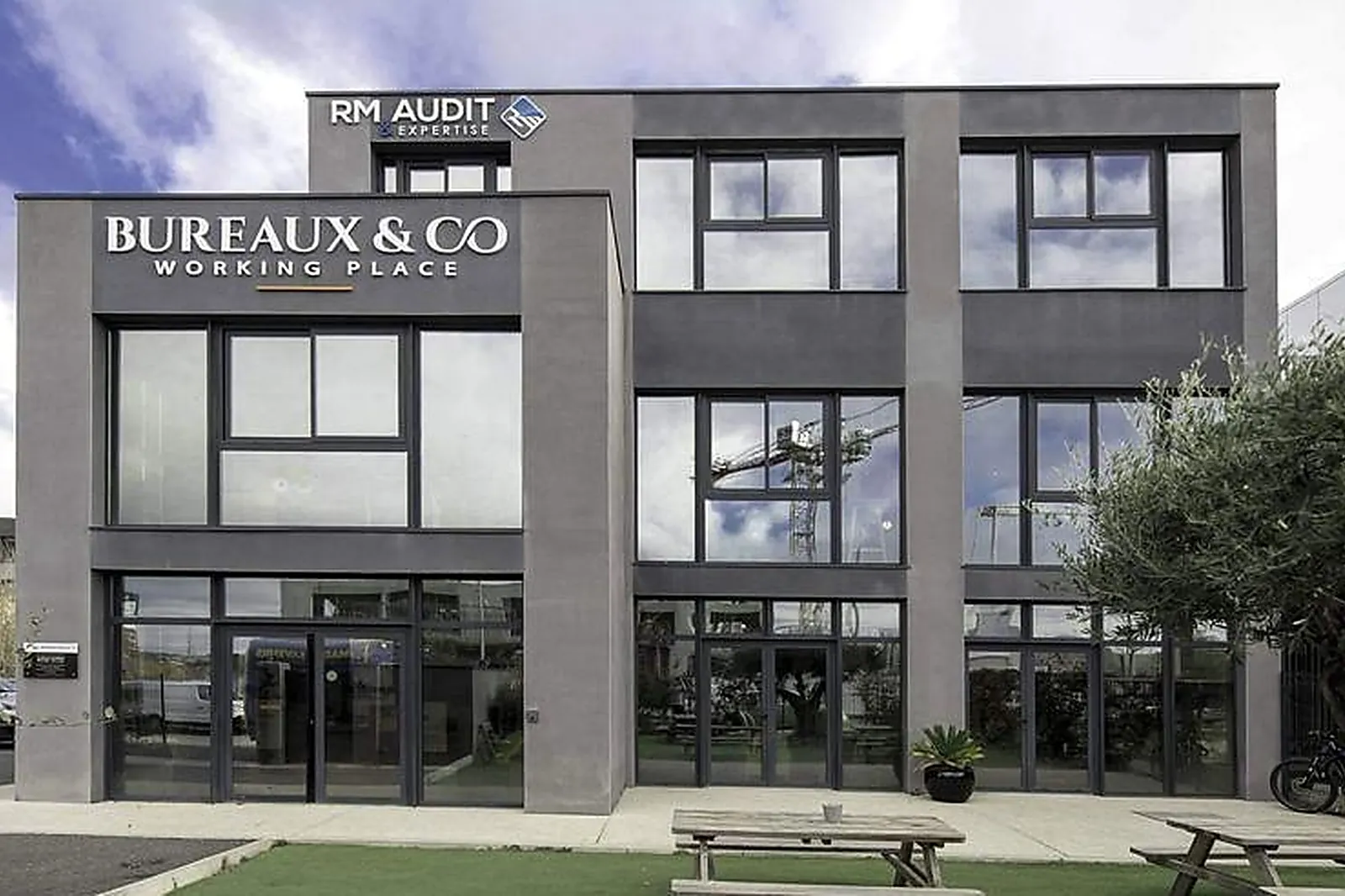 Lieux événementiels, BUREAUX AND CO PARC 2000