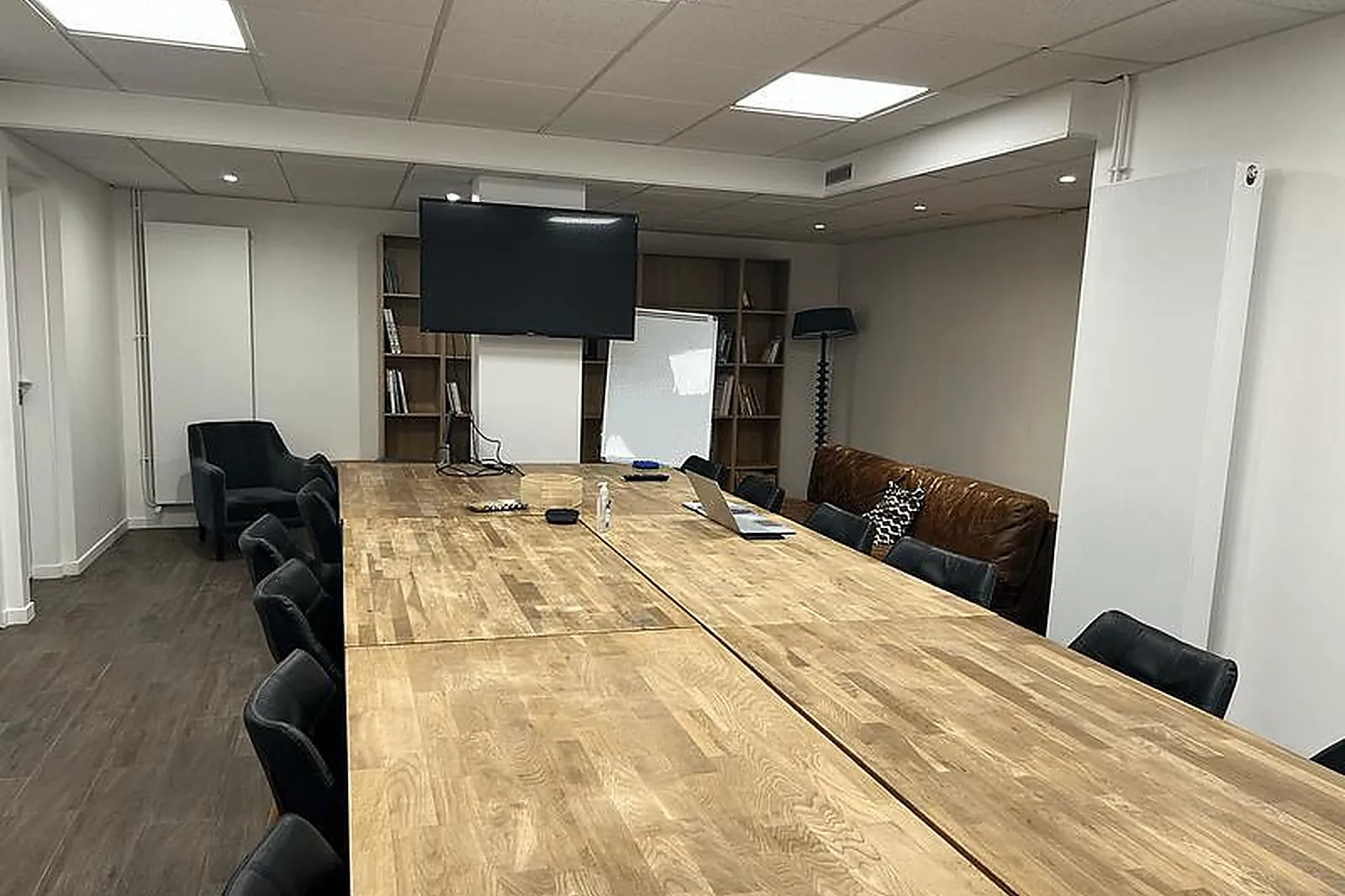 Lieux événementiels, BUREAUX DISPONIBLES