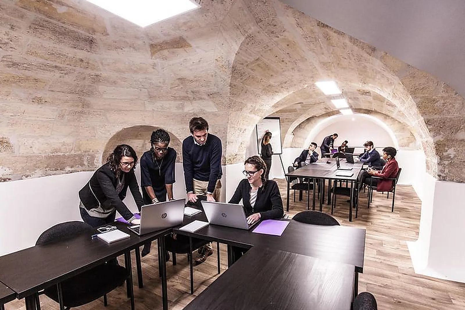 Lieux événementiels, CRAZY-VILLAS / LES ÉTISSEAUX